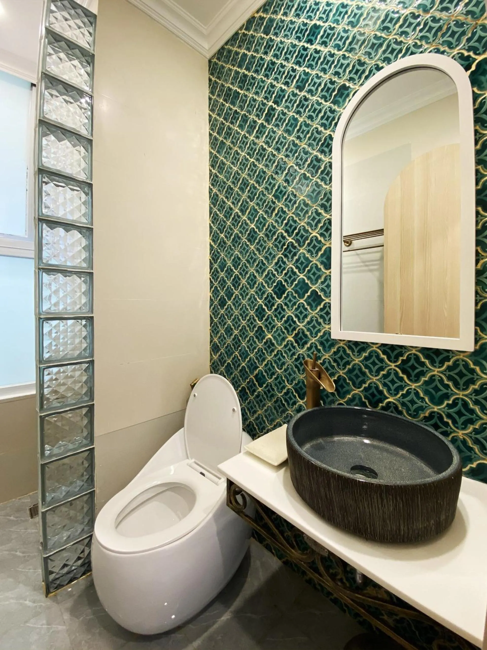 Hue Crown Boutique best hotel