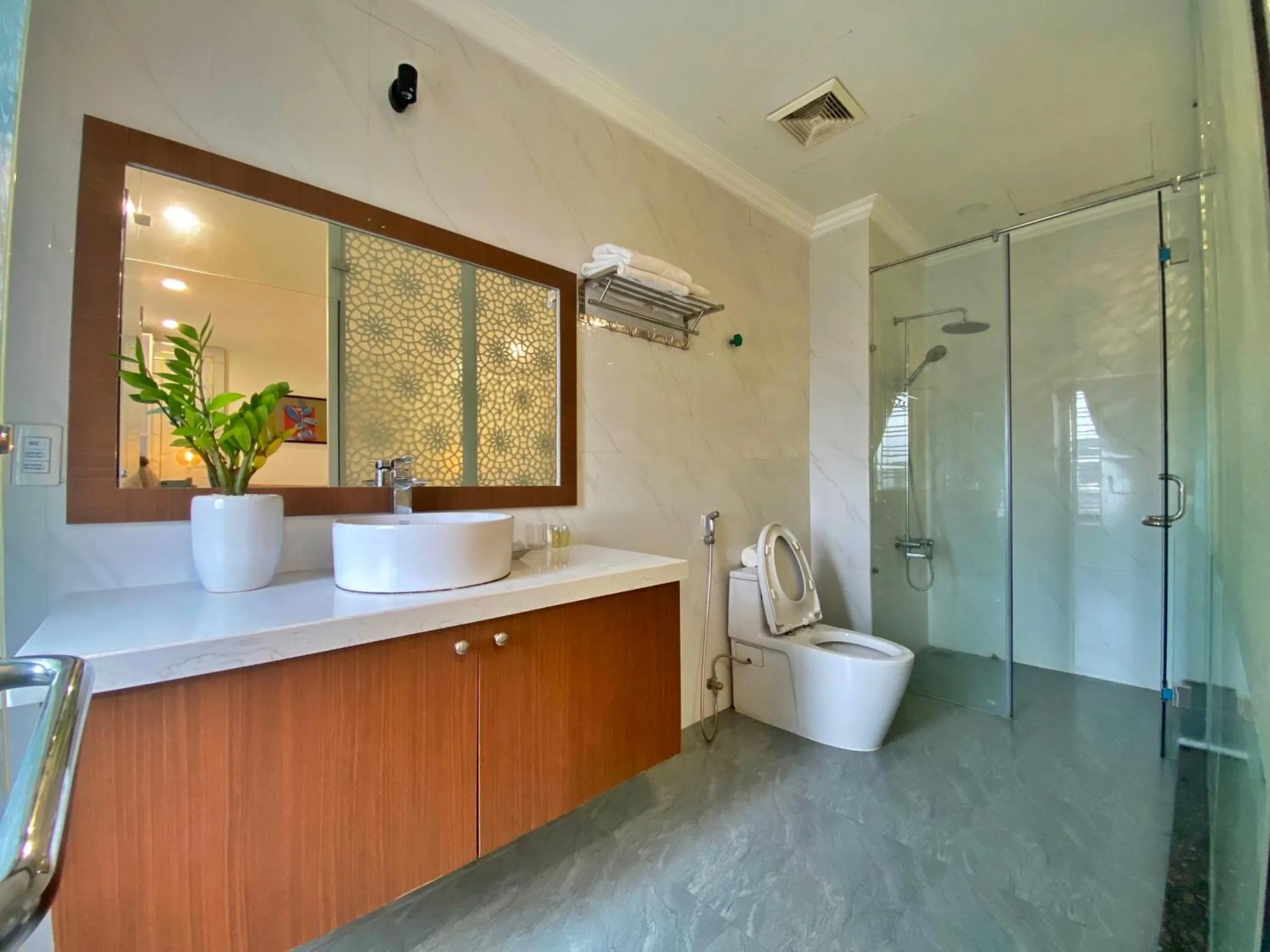 Hue Crown Boutique best hotel