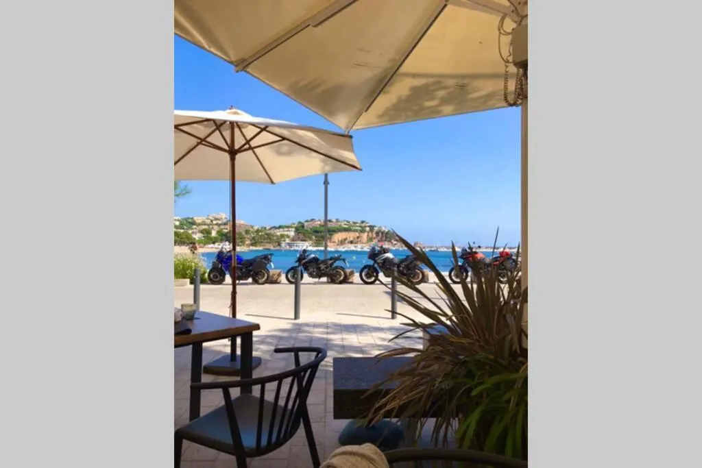 Restaurant/places to eat in Nuevo Luminoso Apartamento Catalina a 80 metros de la playa para 4 personas