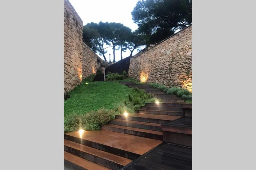 Restaurant/places to eat in Nuevo Luminoso Apartamento Catalina a 80 metros de la playa para 4 personas