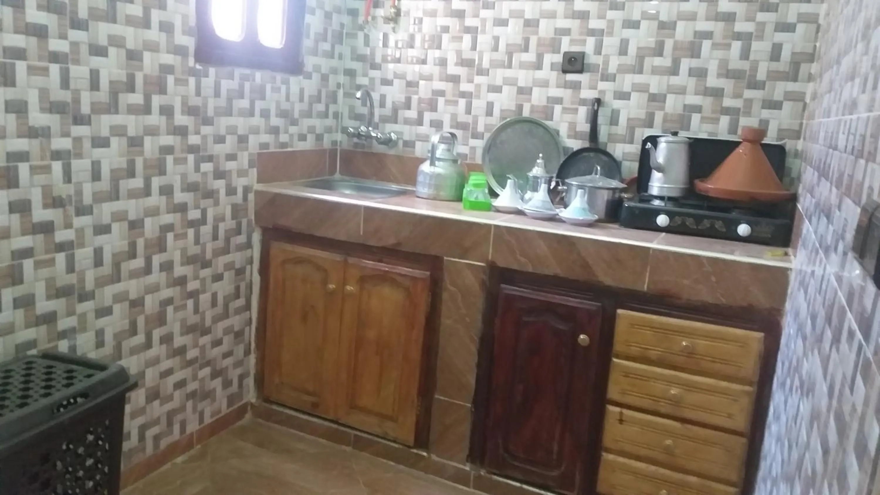 Merzouga Quiet apart &camels trecking