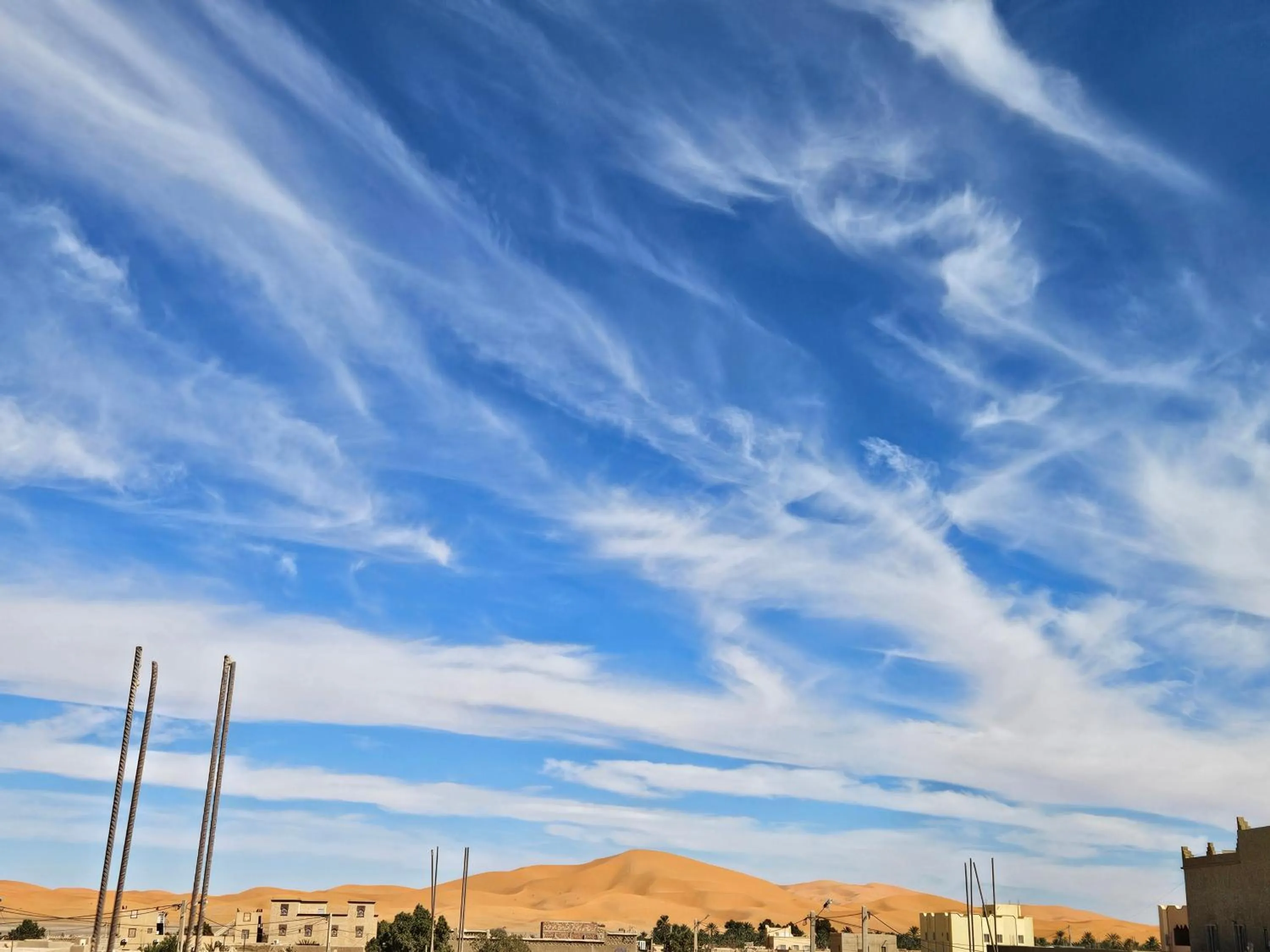 Merzouga Quiet apart &camels trecking