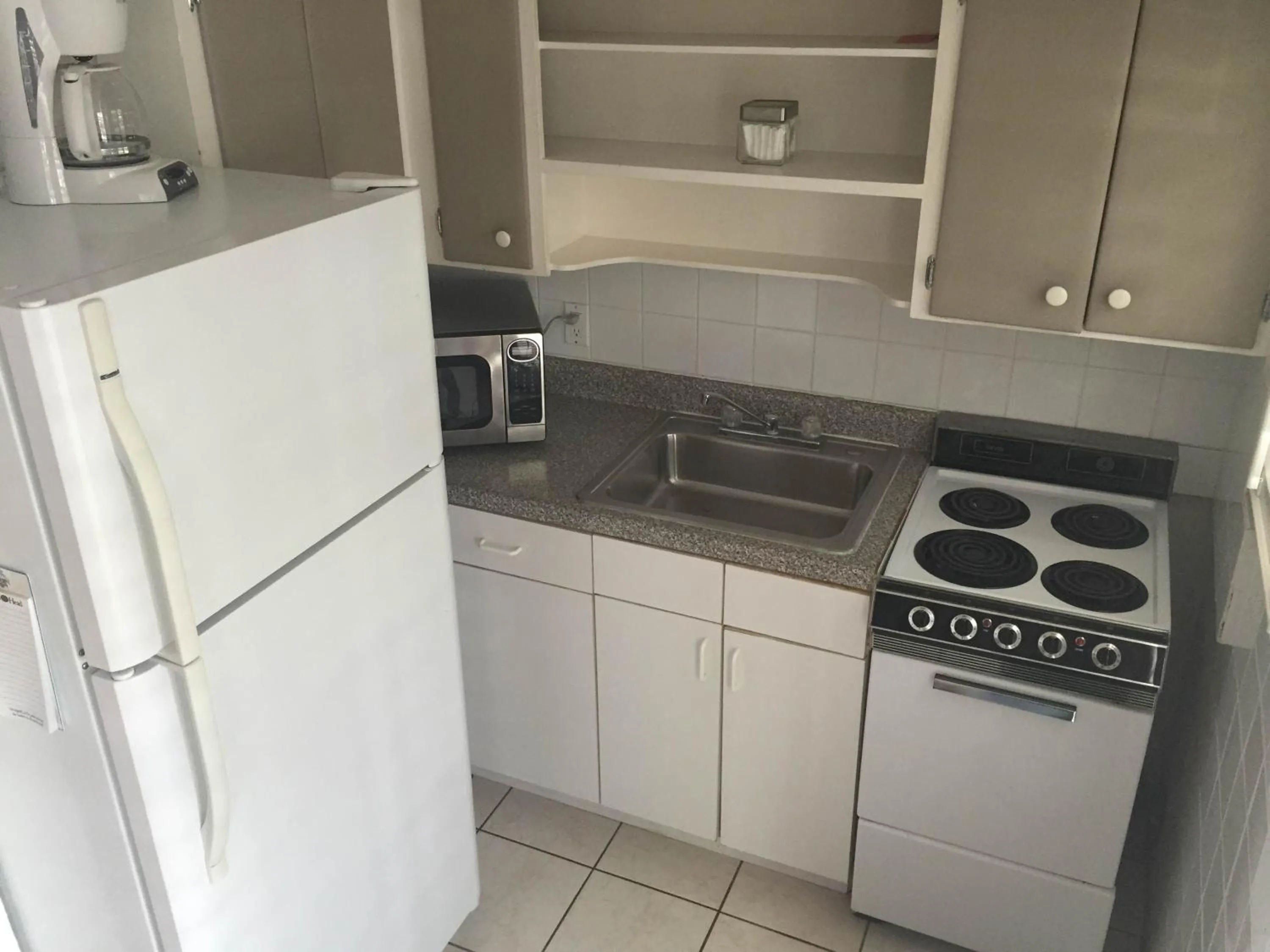 Kitchen or kitchenette in Coral Reef Guesthouse