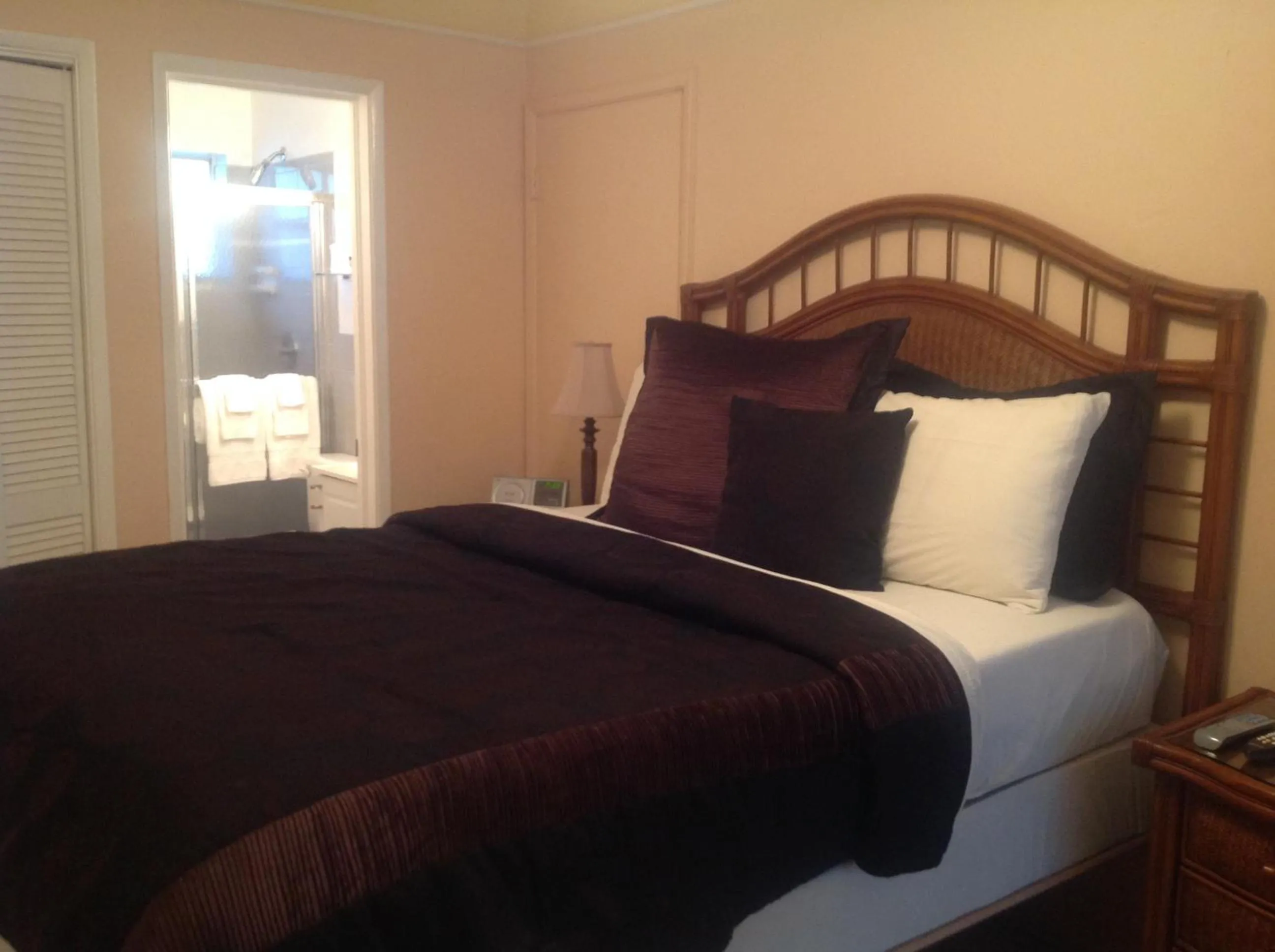 Bed in Coral Reef Guesthouse