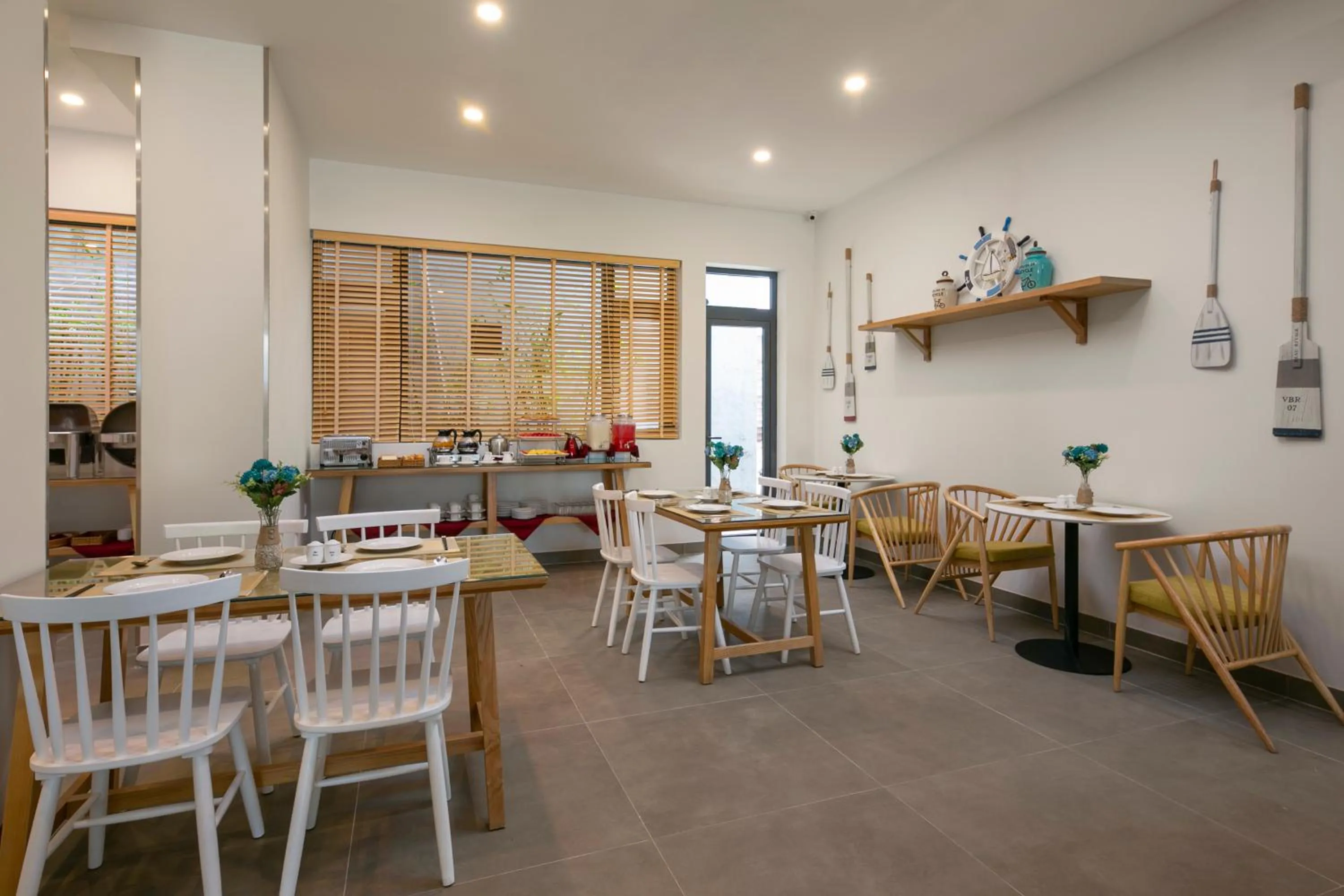 Restaurant/places to eat in Dolphin Hotel and Apartment