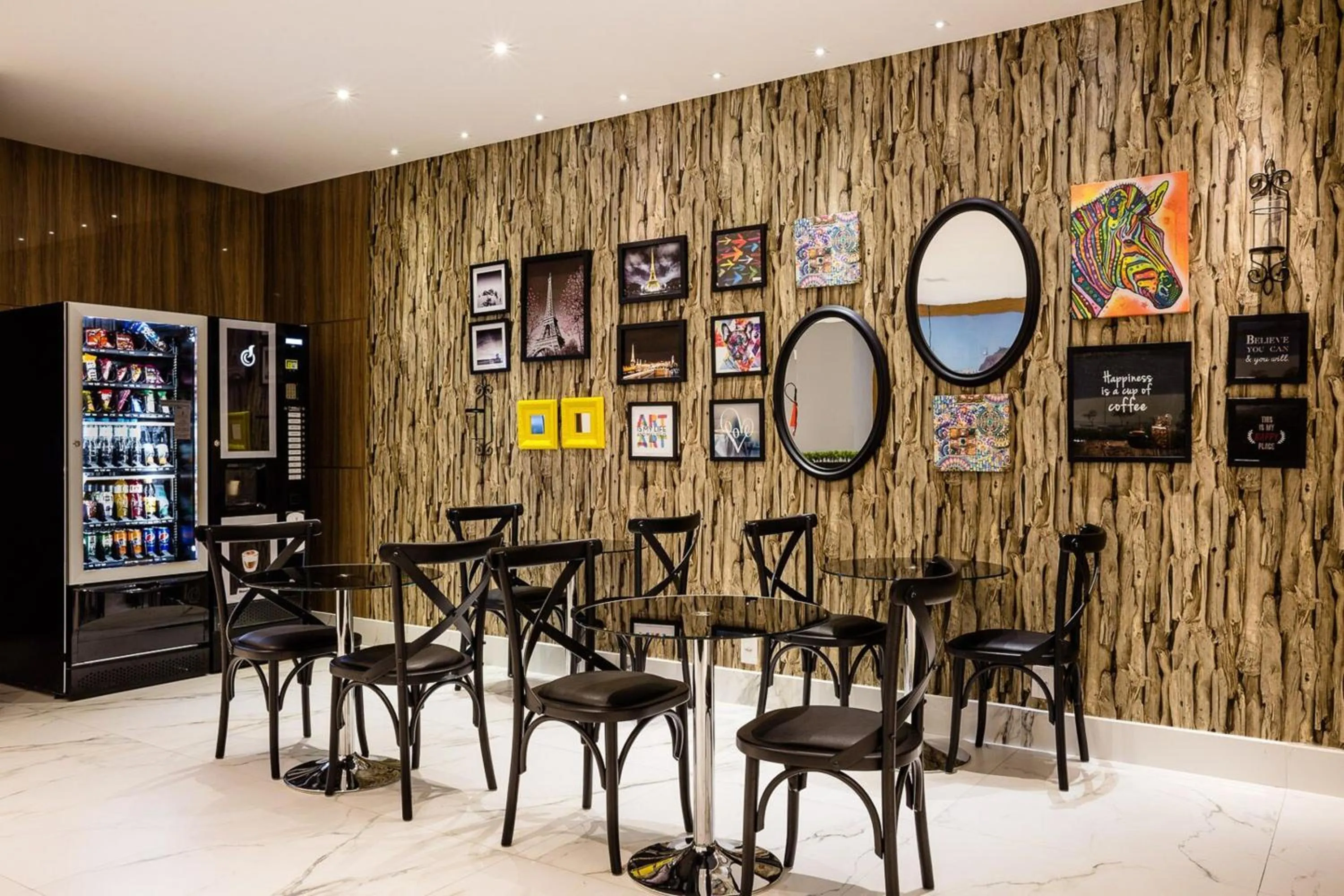 Restaurant/places to eat in Vox Hotel