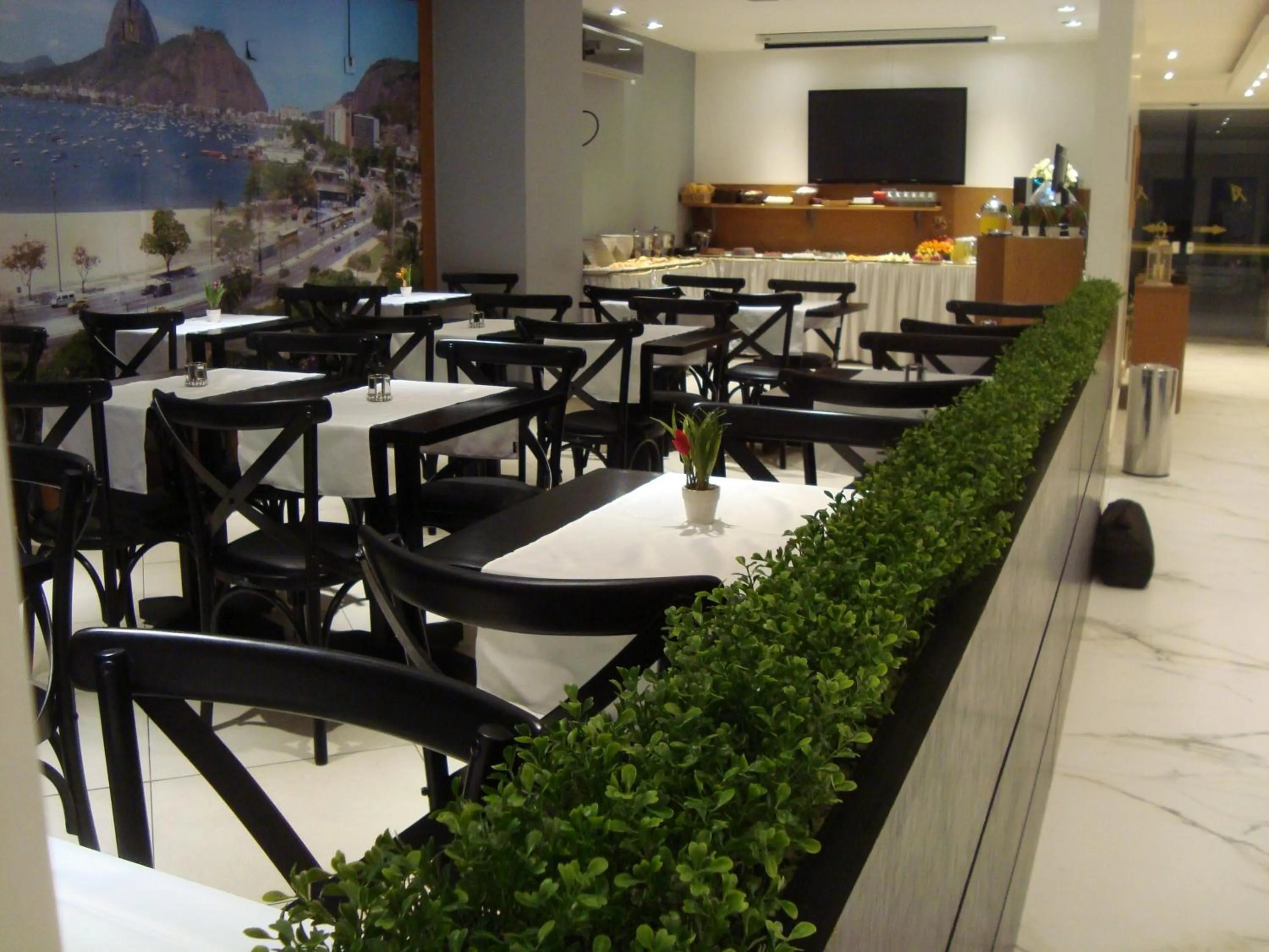 Restaurant/places to eat in Vox Hotel