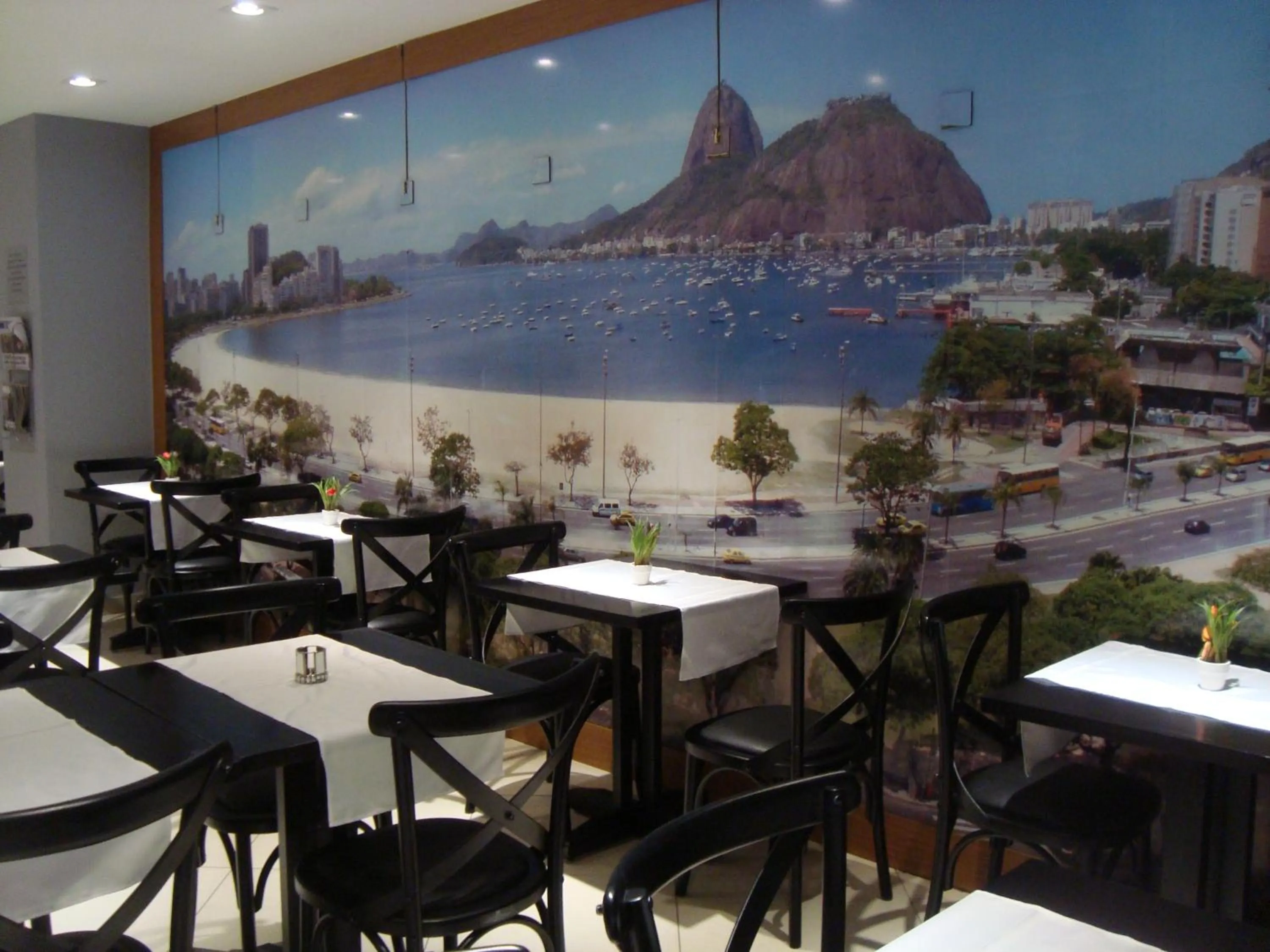 Restaurant/places to eat in Vox Hotel