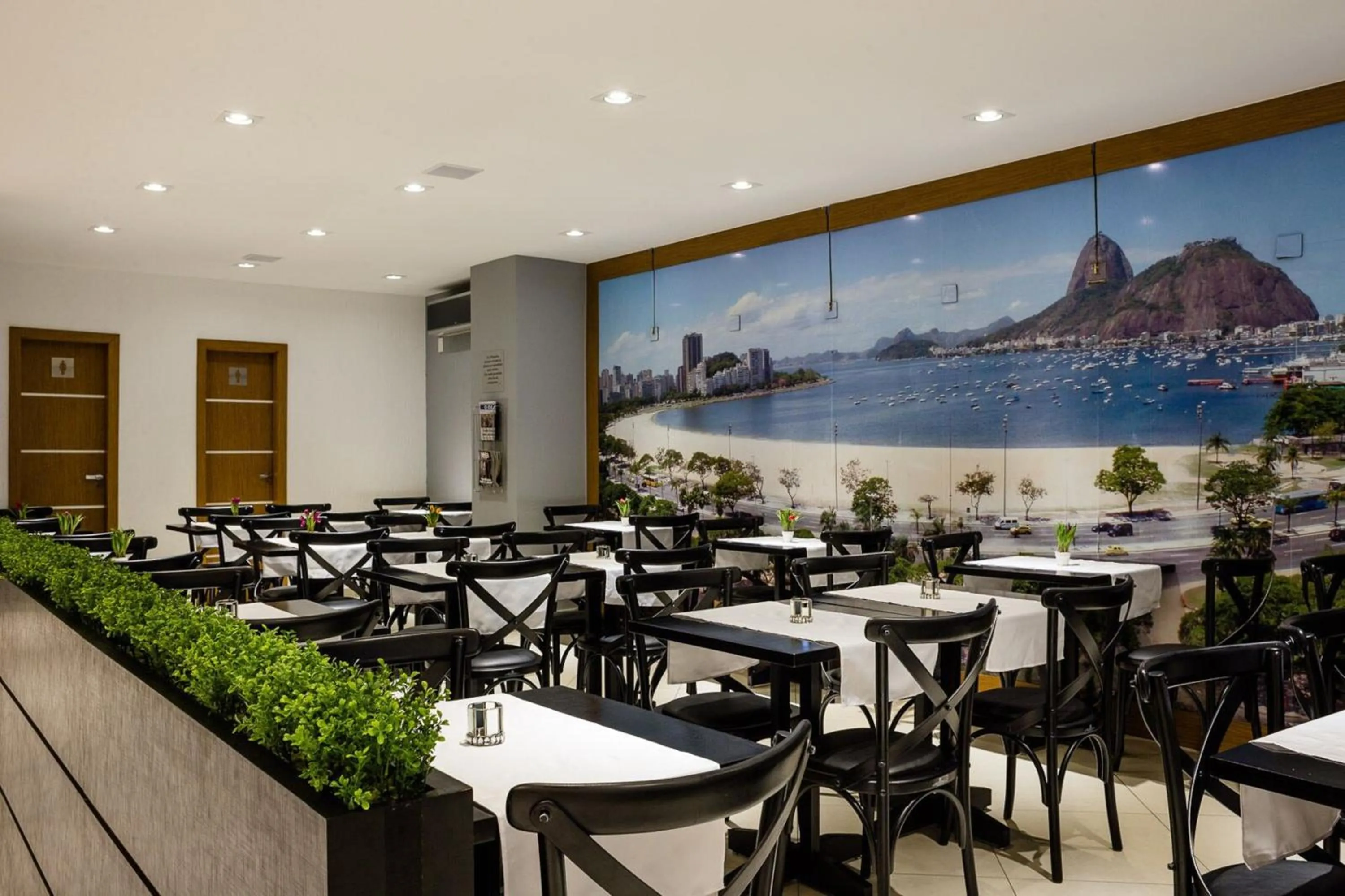 Restaurant/places to eat in Vox Hotel