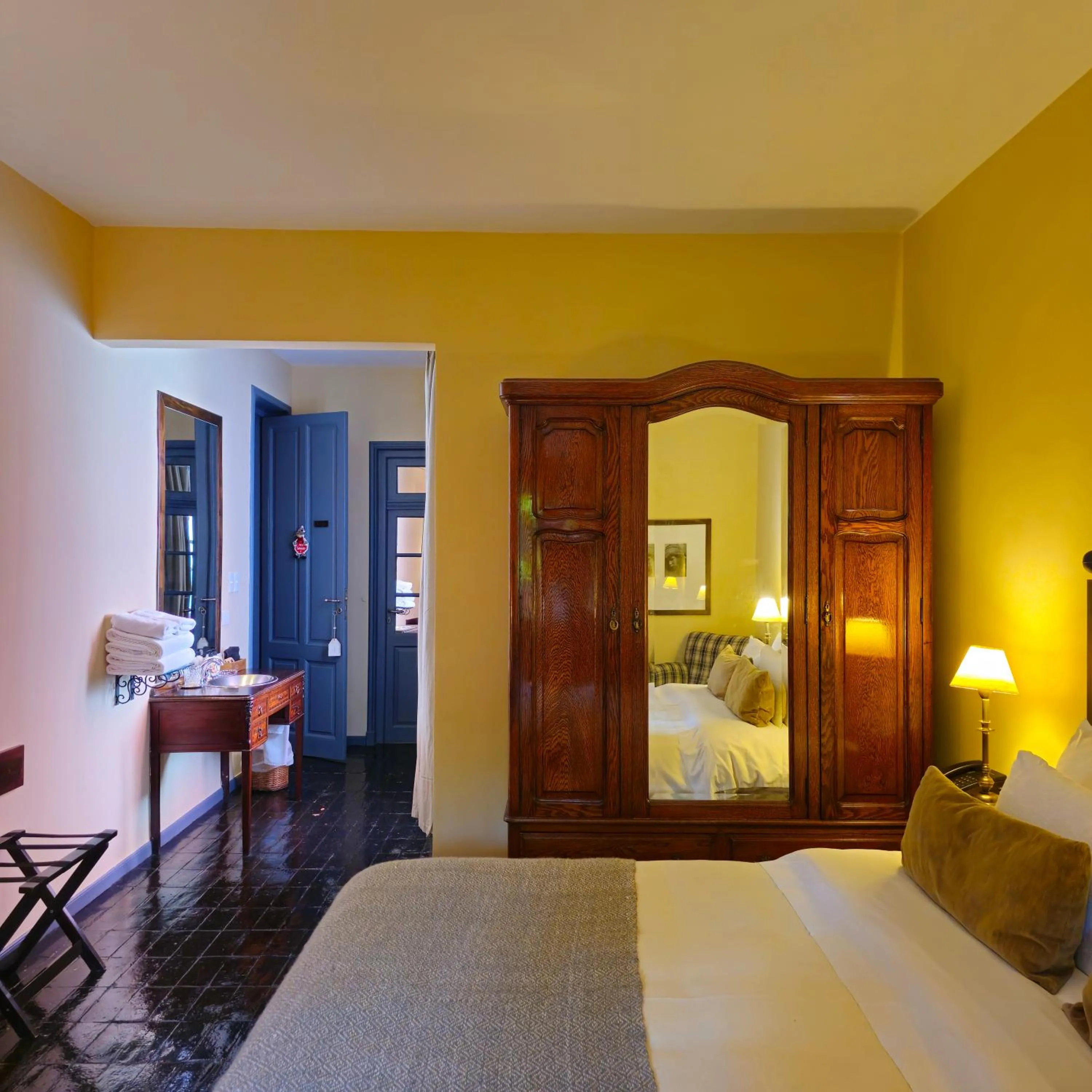 wardrobe, Bed in BE Jardin Escondido By Coppola