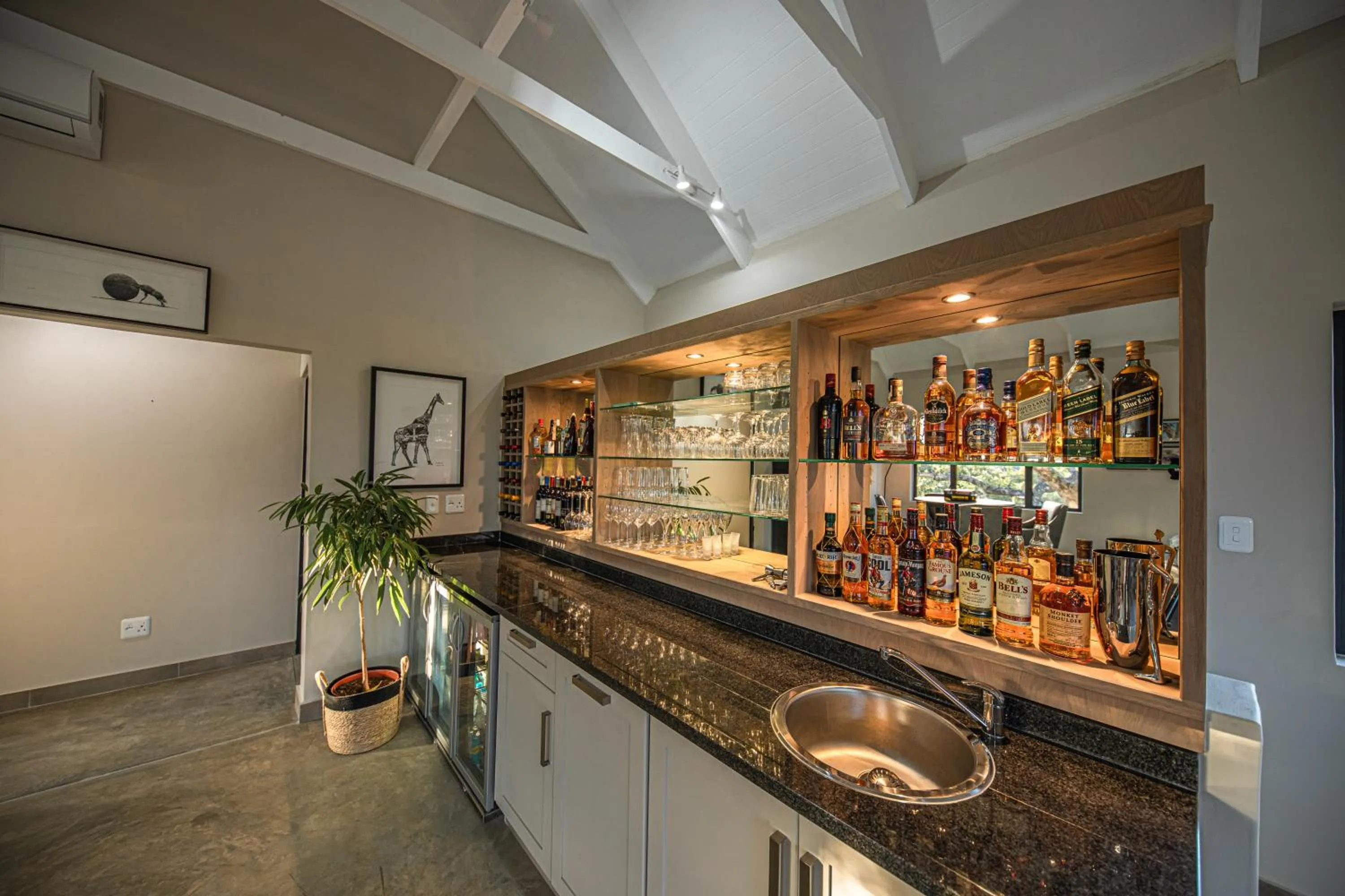 Lounge or bar in Little Kubu Lodge