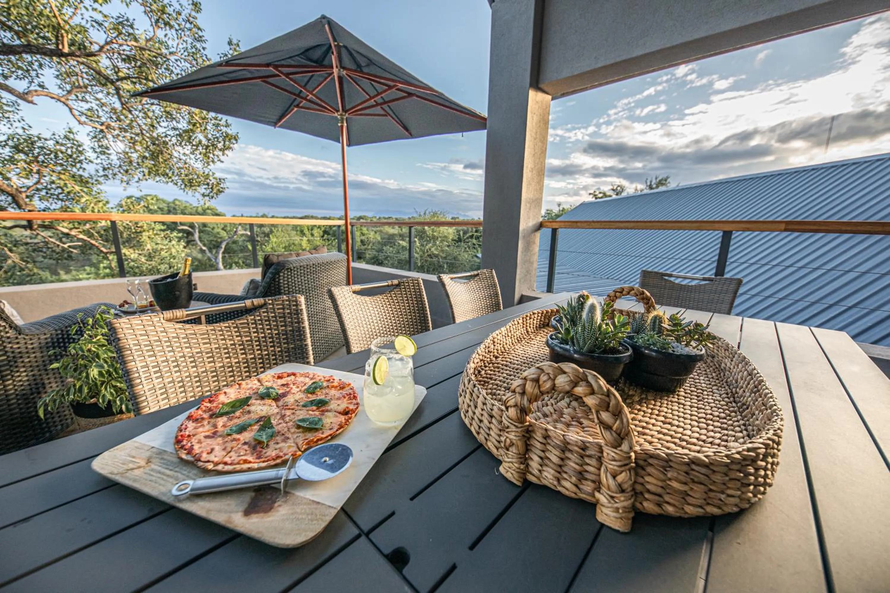 Food and drinks in Little Kubu Lodge