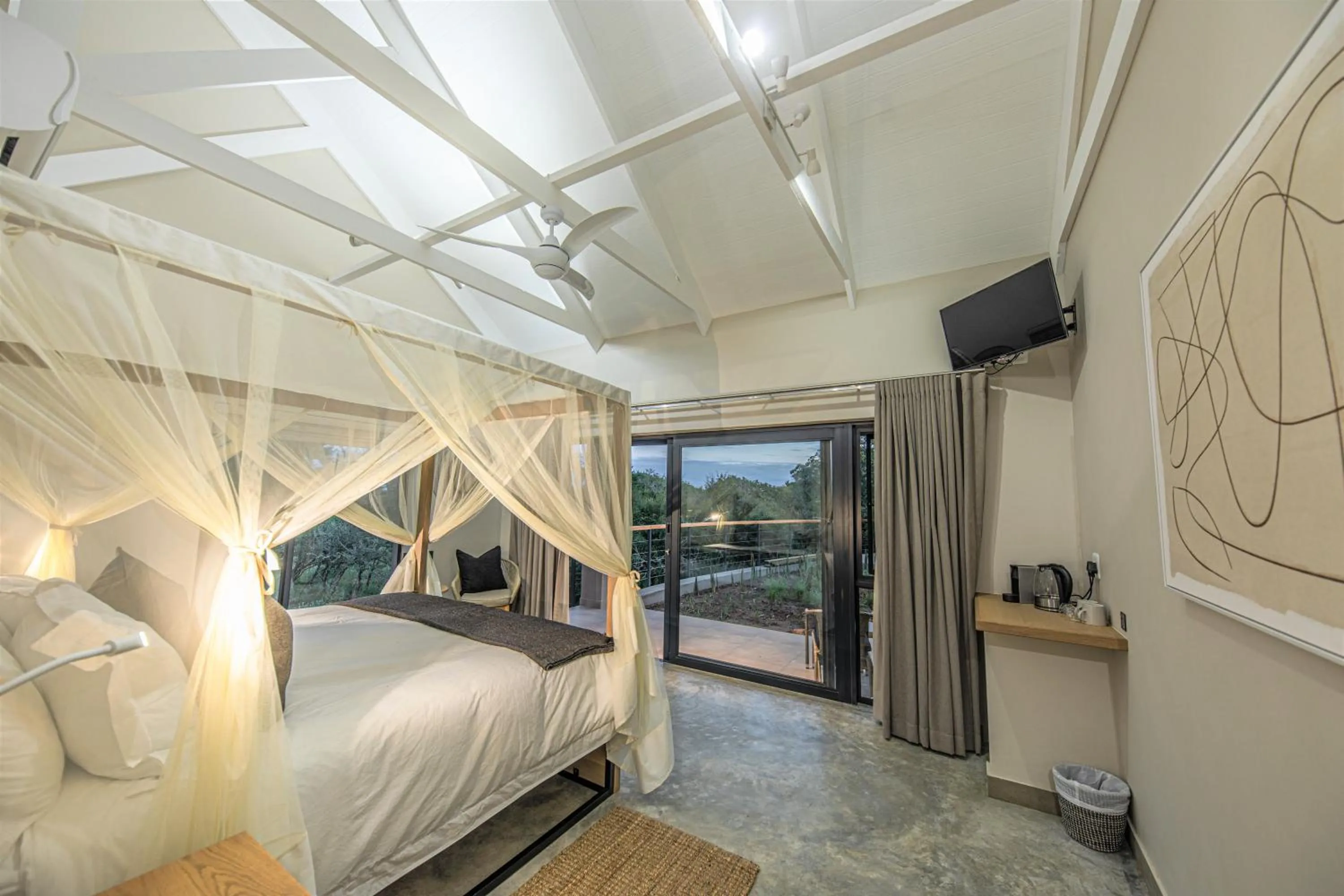 Bed in Little Kubu Lodge