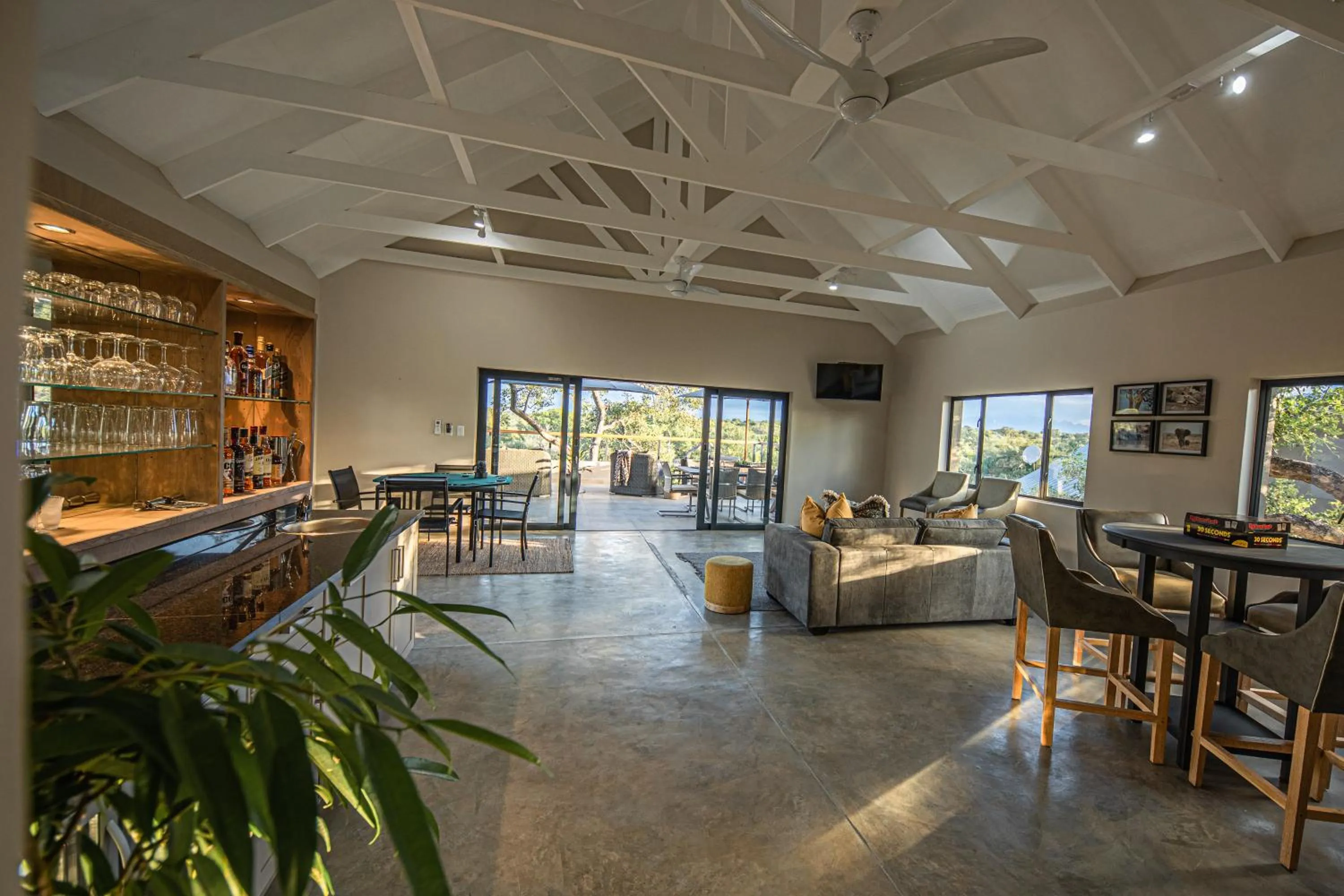 Lounge or bar in Little Kubu Lodge