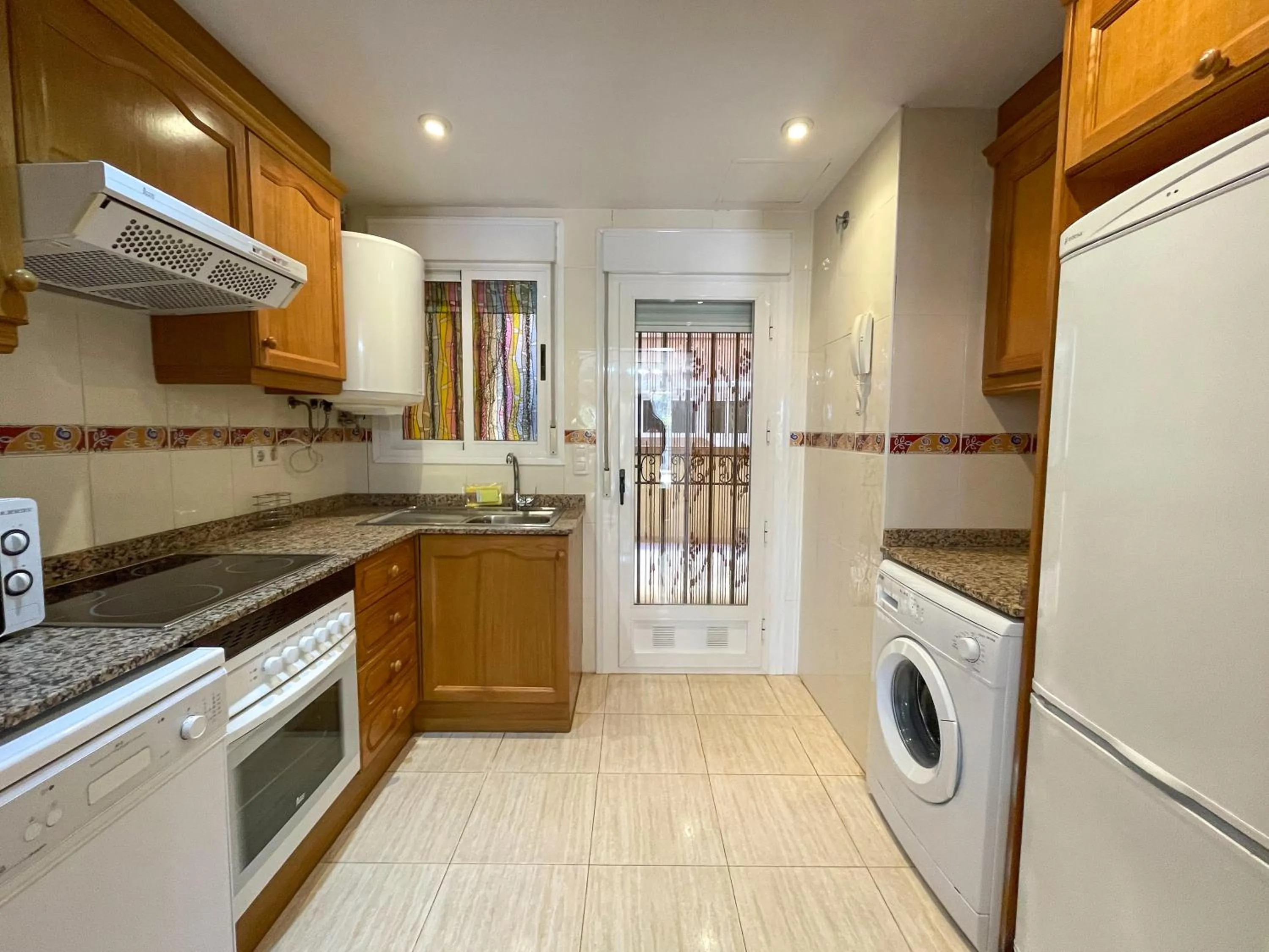 Kitchen or kitchenette in Apartamentos Caribe Marina D’Or 3000