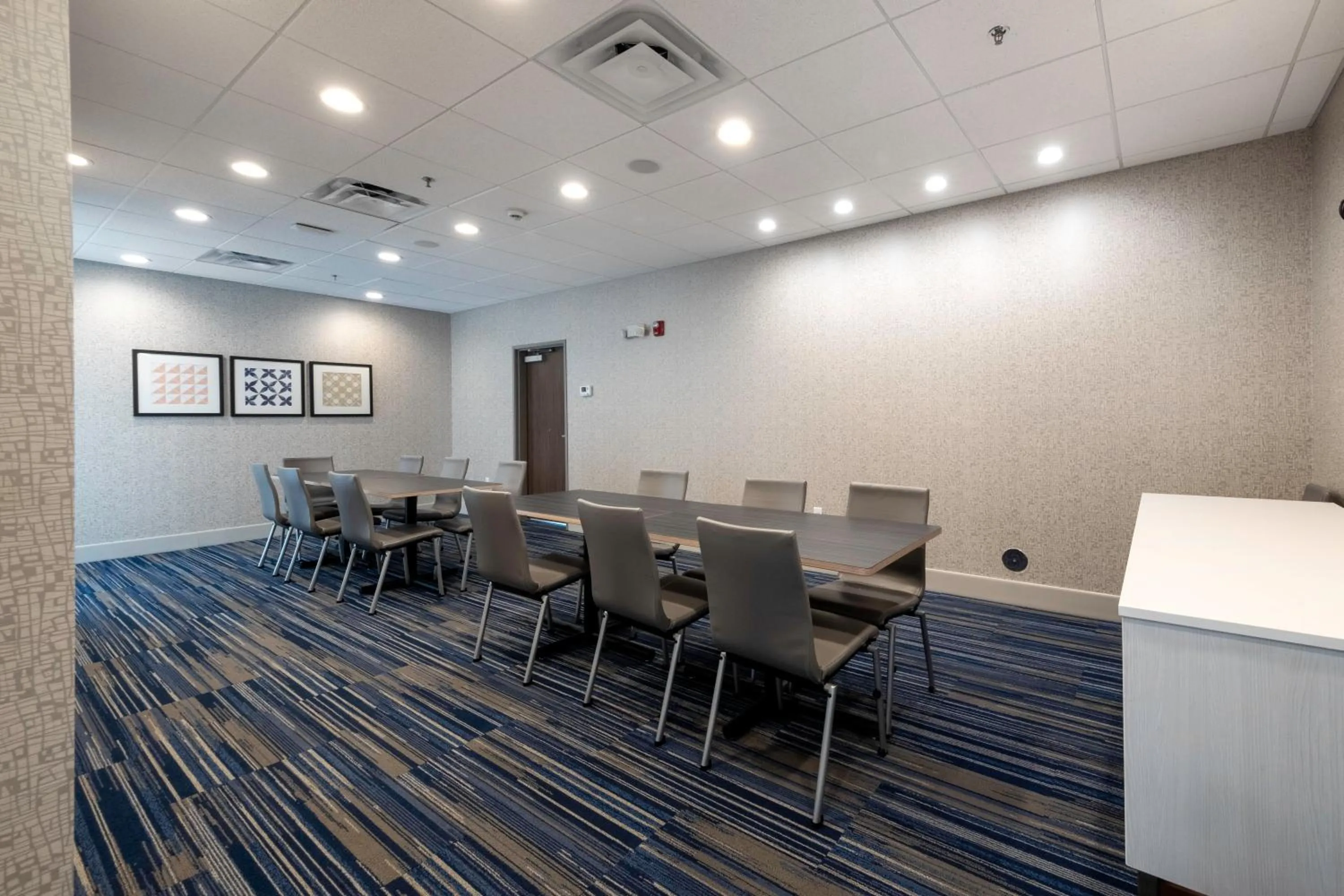 Meeting/conference room in Holiday Inn Express & Suites - Staunton by IHG