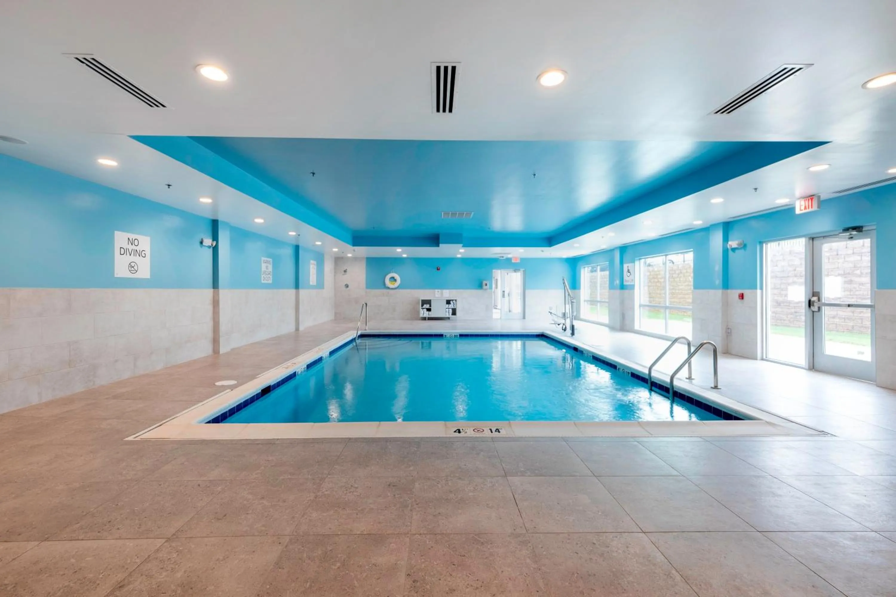 Swimming pool in Holiday Inn Express & Suites - Staunton by IHG