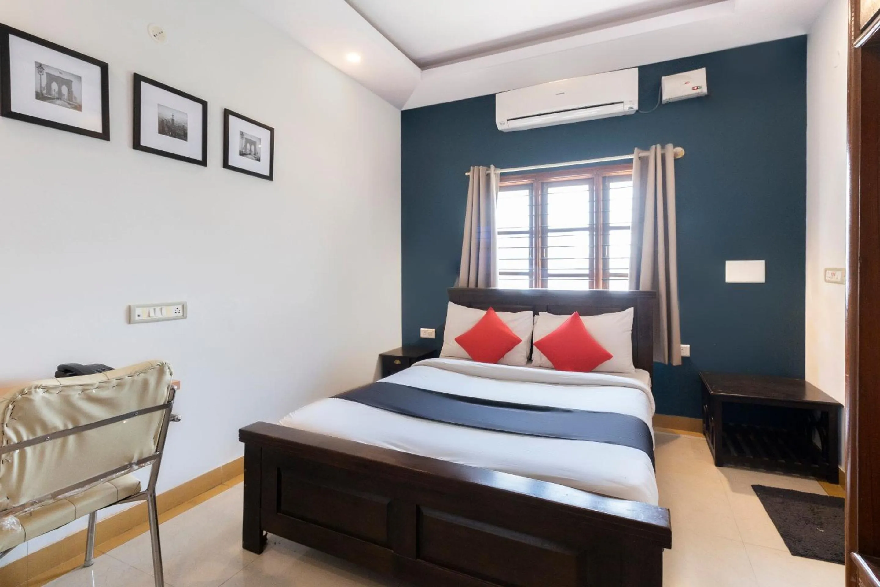 Bedroom, Bed in Collection O Victorian Comforts