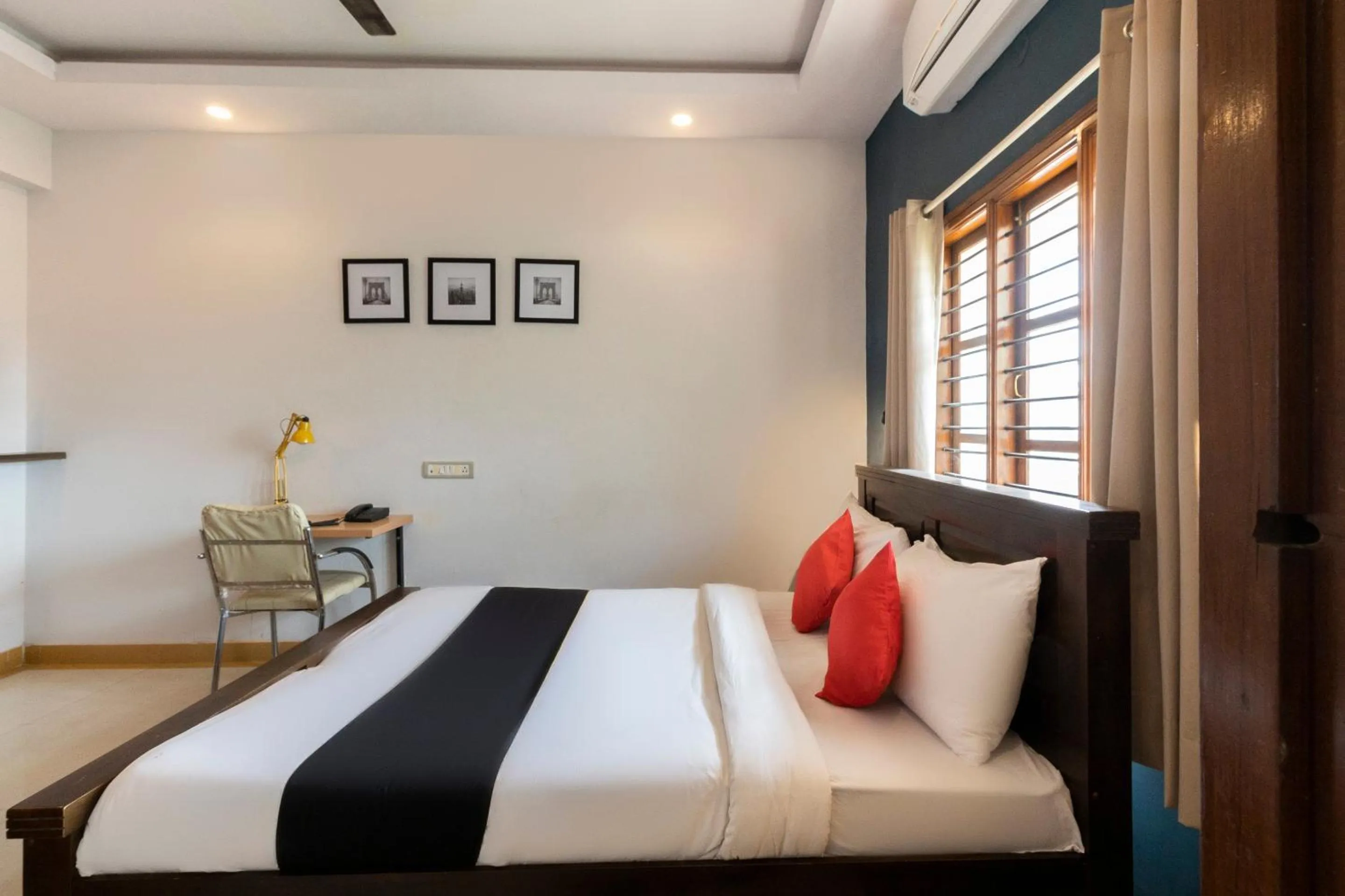 Lobby or reception, Bed in Collection O Victorian Comforts