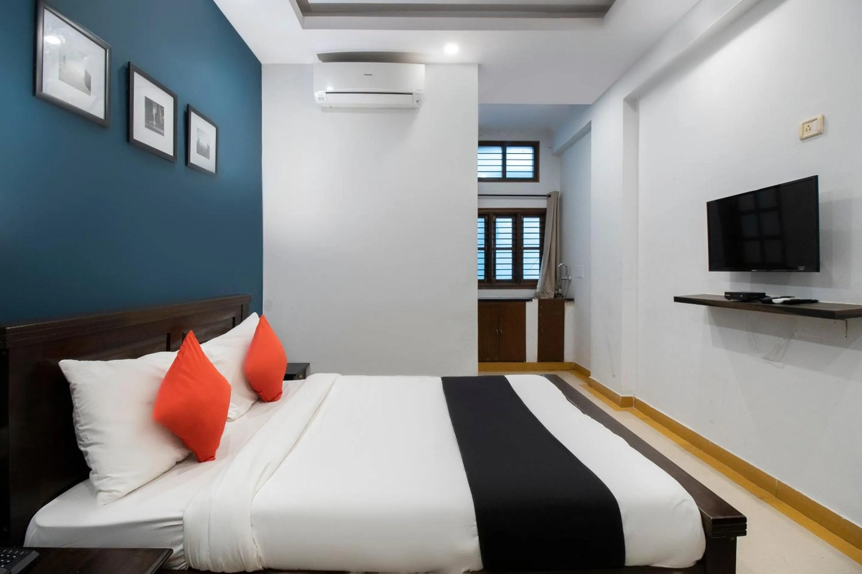 Lobby or reception, Bed in Collection O Victorian Comforts