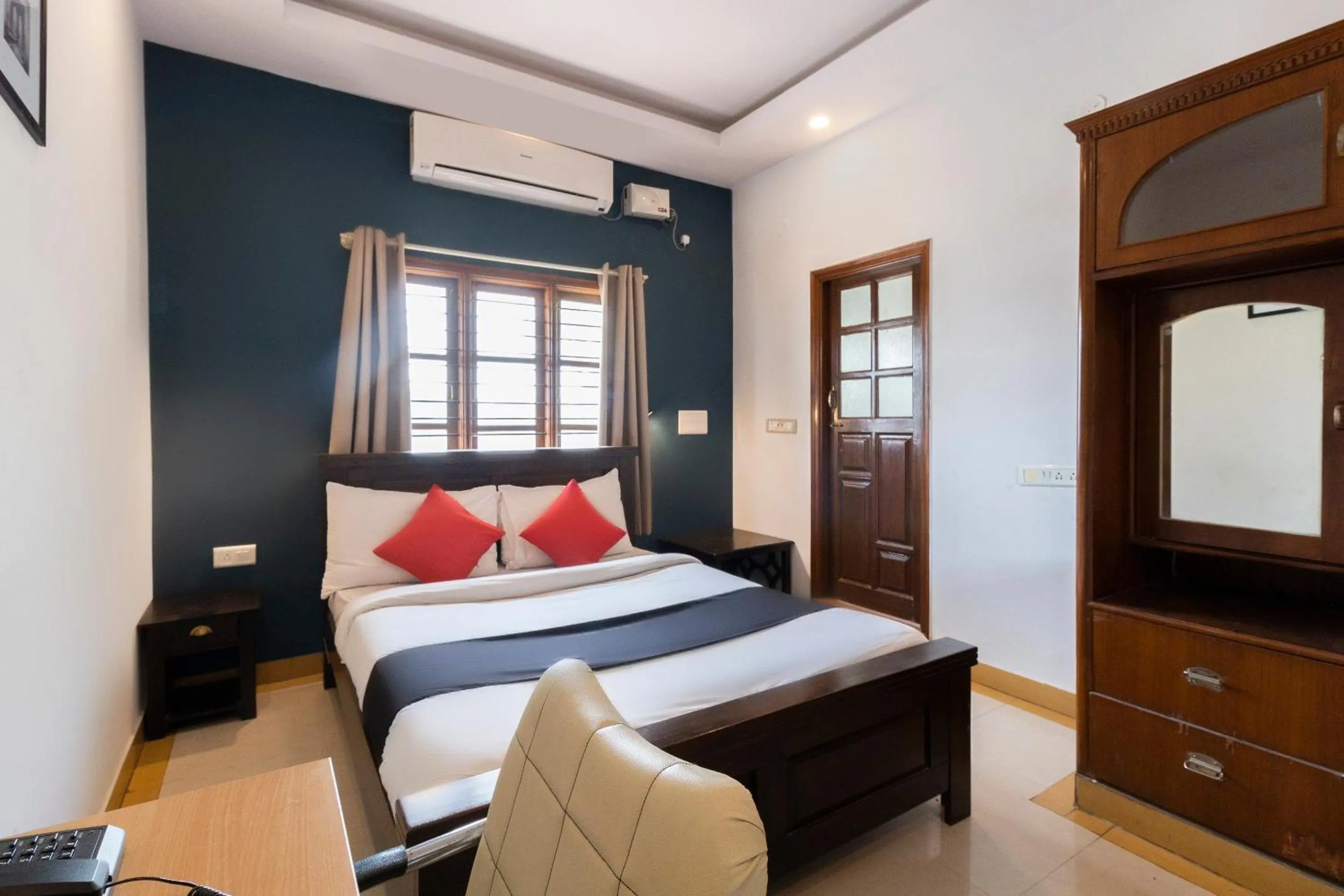 Bedroom, Bed in Collection O Victorian Comforts