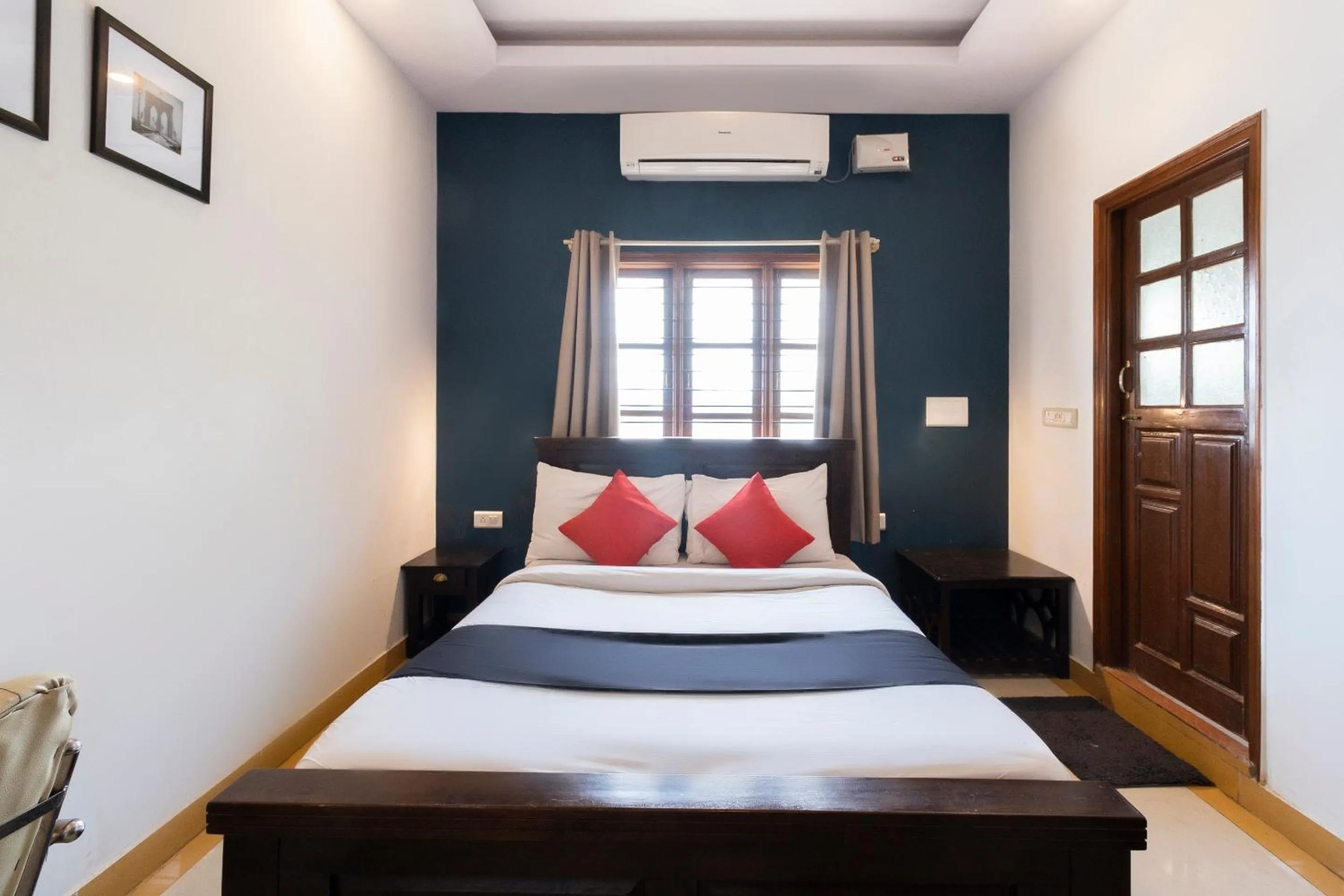 Bedroom, Bed in Collection O Victorian Comforts