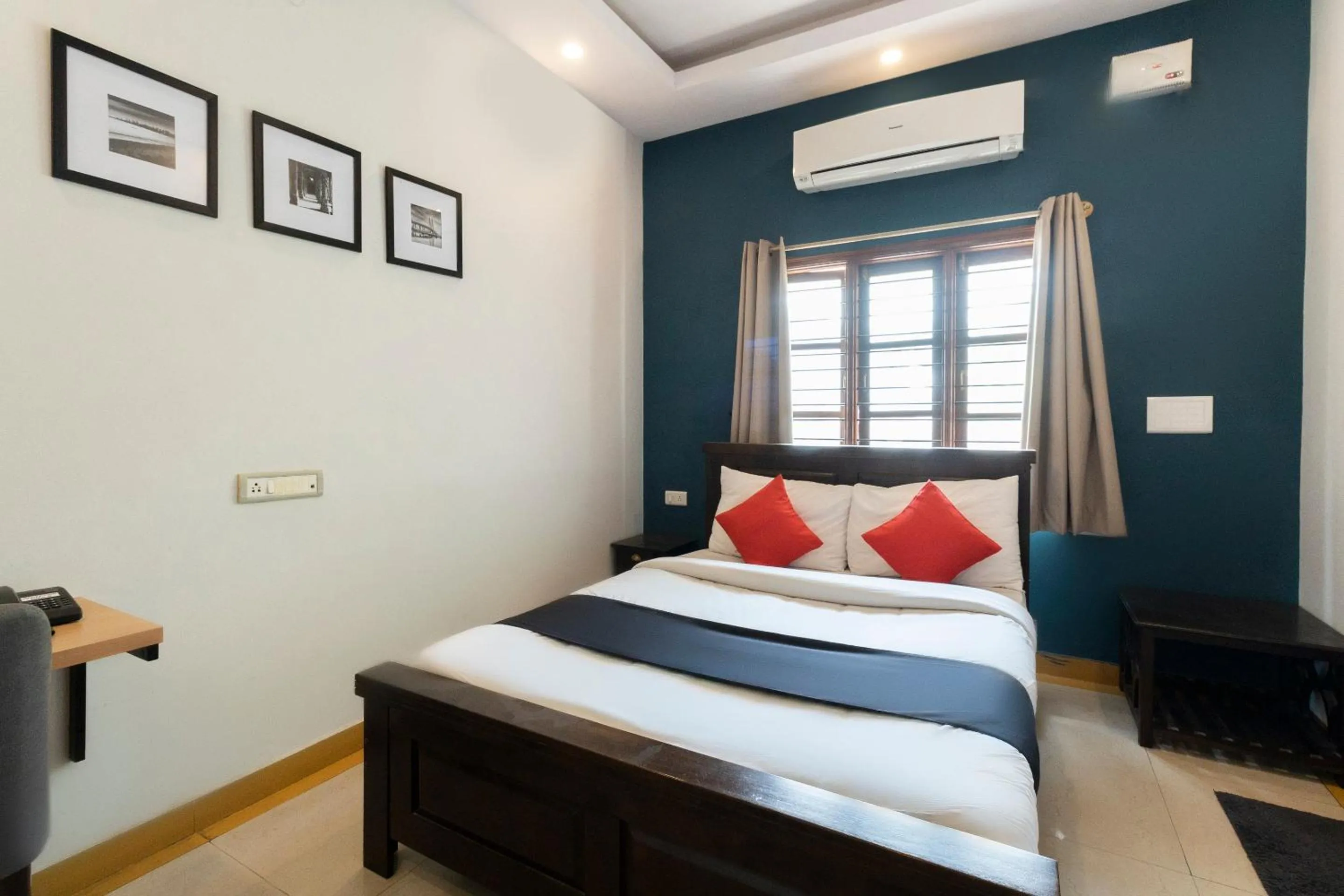 Bedroom, Bed in Collection O Victorian Comforts