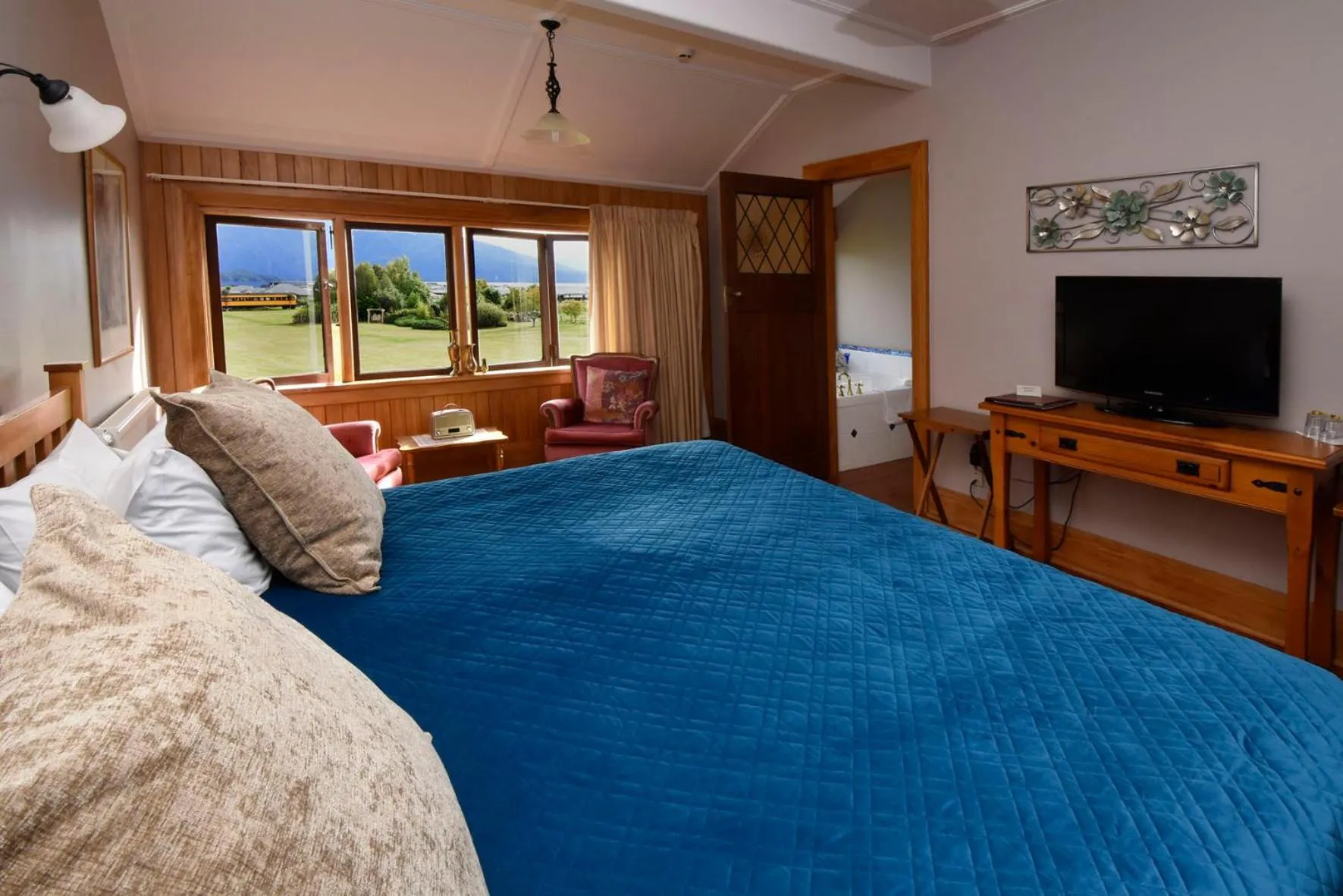 Bed in Te Anau Lodge