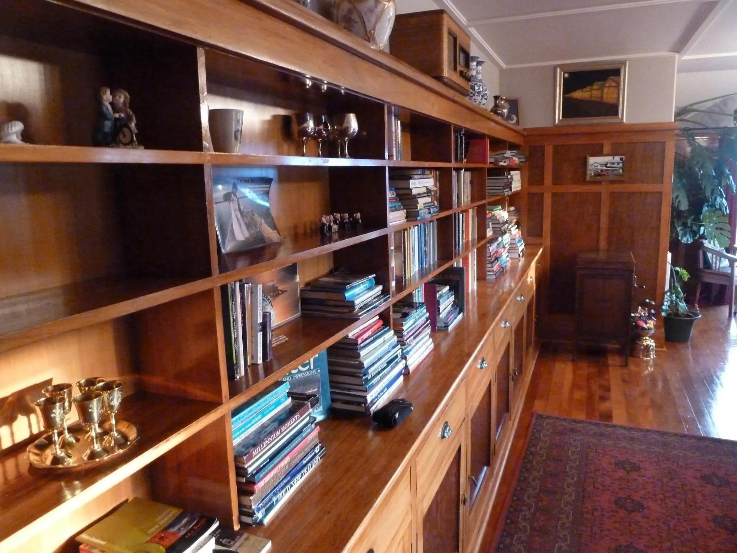 Communal lounge/ TV room in Te Anau Lodge