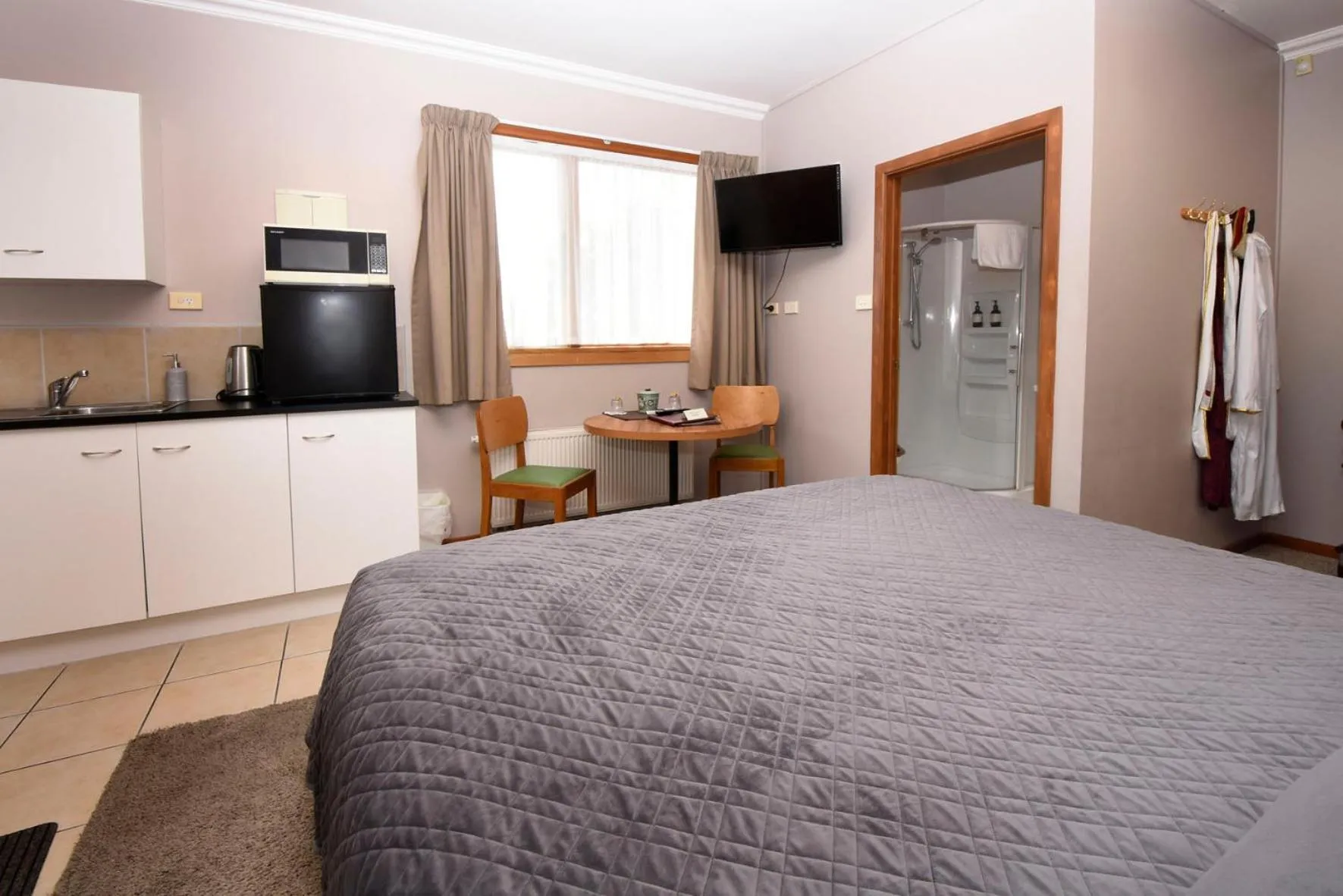 Bed in Te Anau Lodge