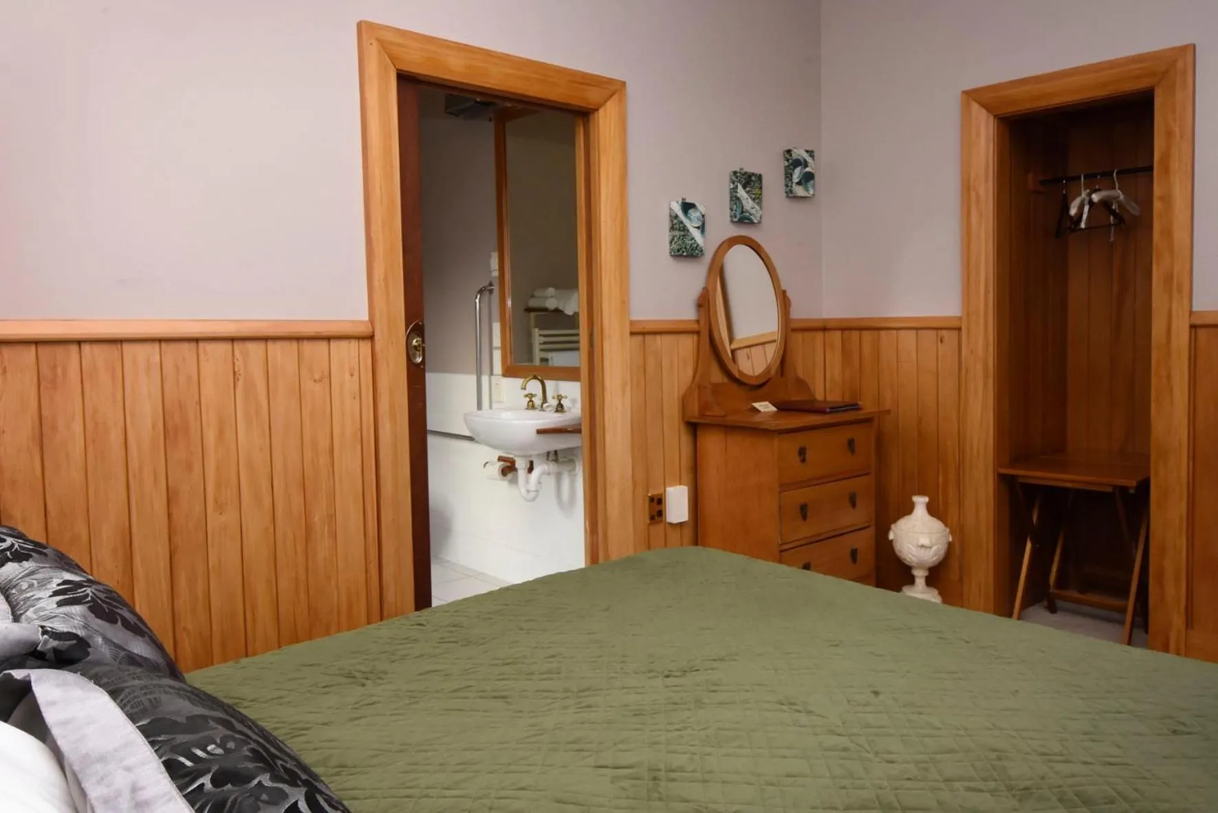 Bed in Te Anau Lodge