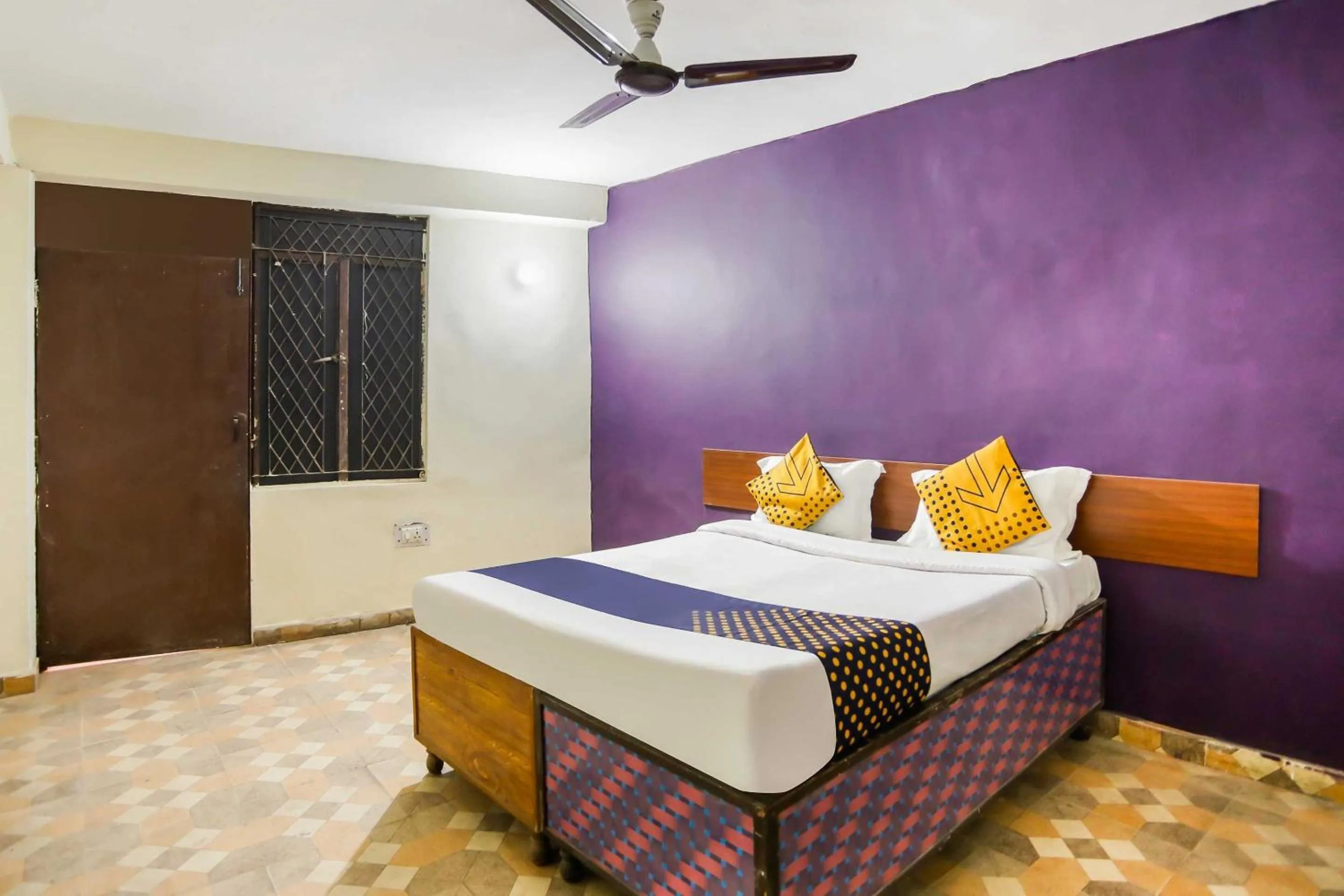 SPOT ON Hotel Harry's 1 Near Select Citywalk Mall