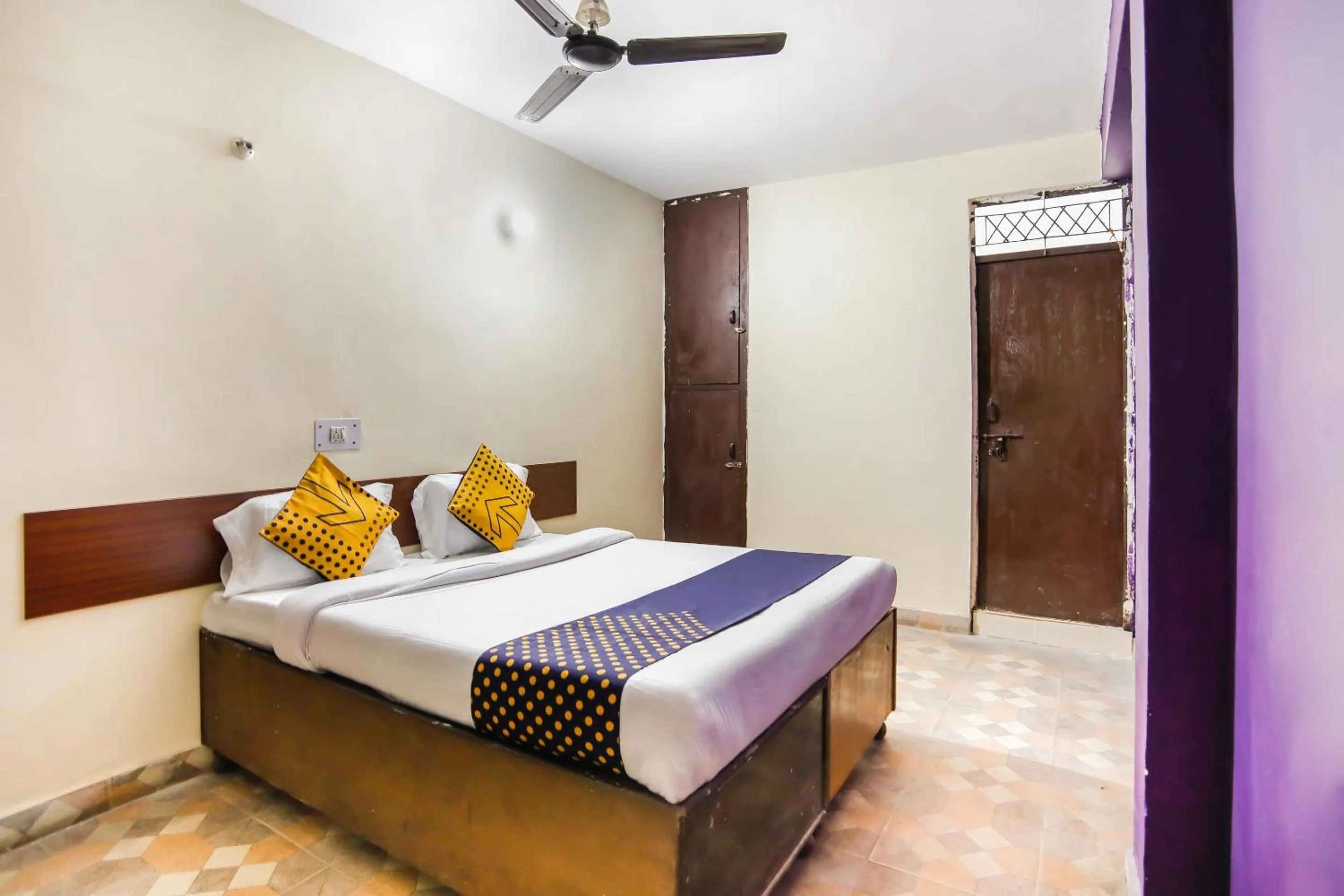 Bedroom, Bed in SPOT ON Hotel Harry's 1 Near Select Citywalk Mall