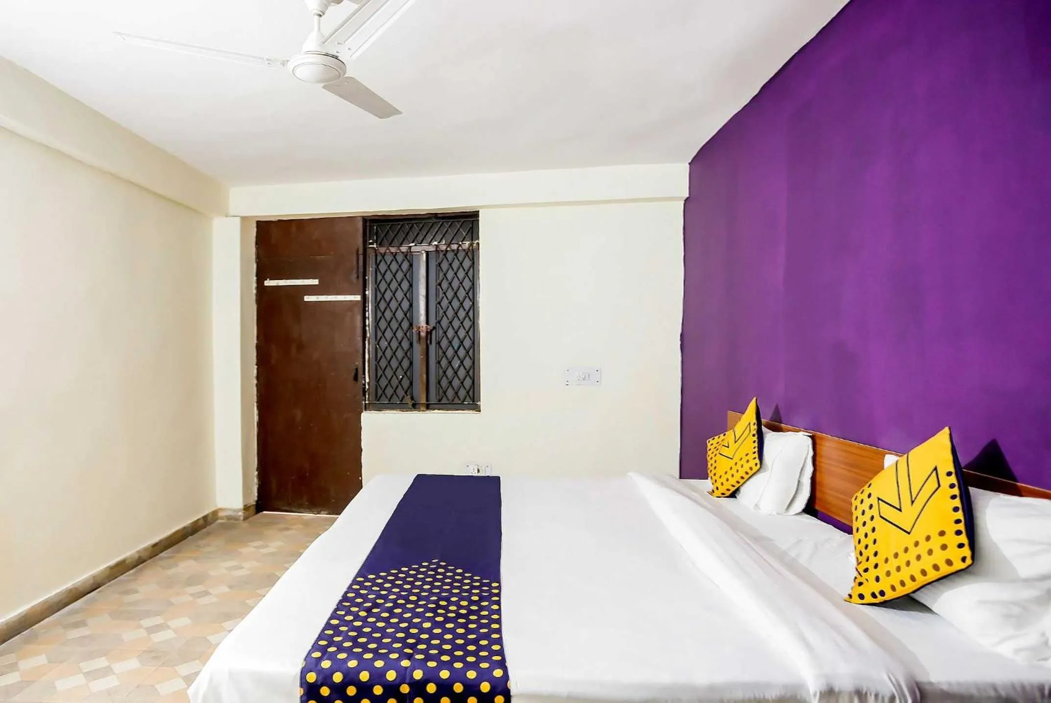 SPOT ON Hotel Harry's 1 Near Select Citywalk Mall