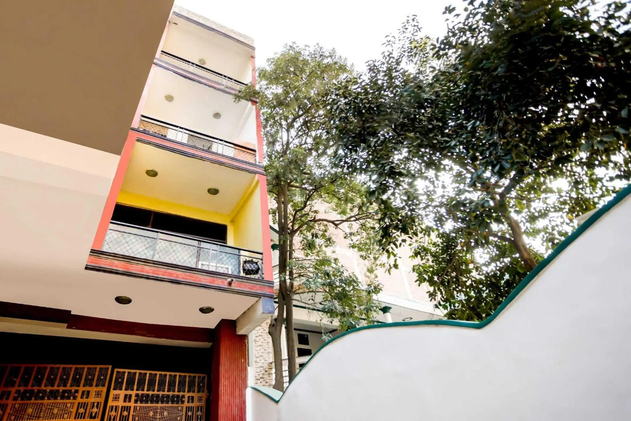 SPOT ON Hotel Harry's 1 Near Select Citywalk Mall