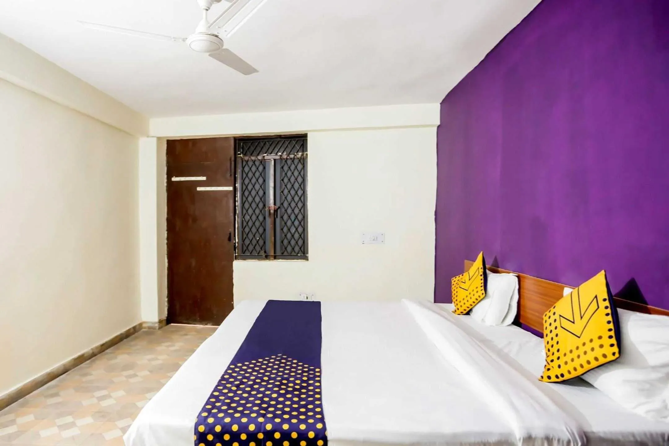 SPOT ON Hotel Harry's 1 Near Select Citywalk Mall