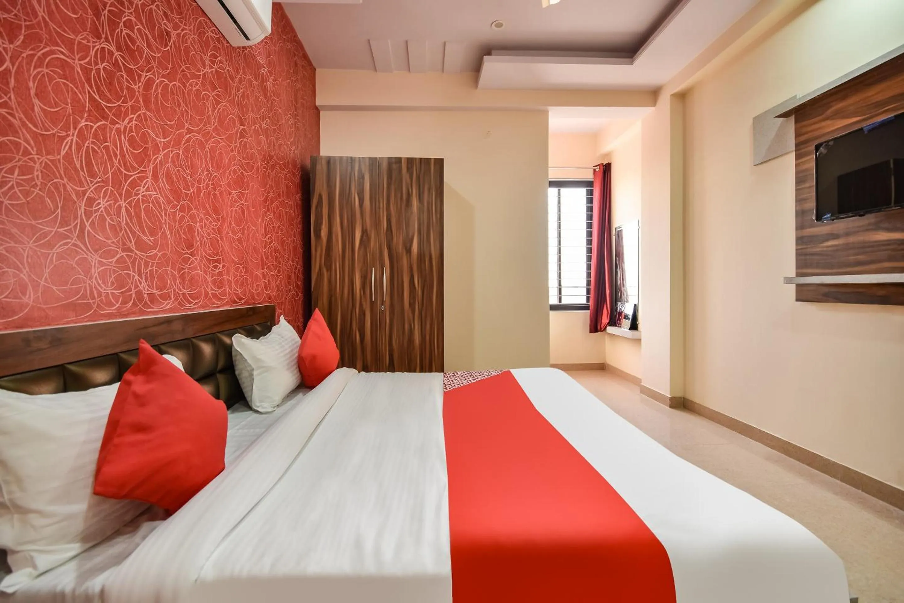 Bedroom in OYO 70183 Sai Kripa Lodging