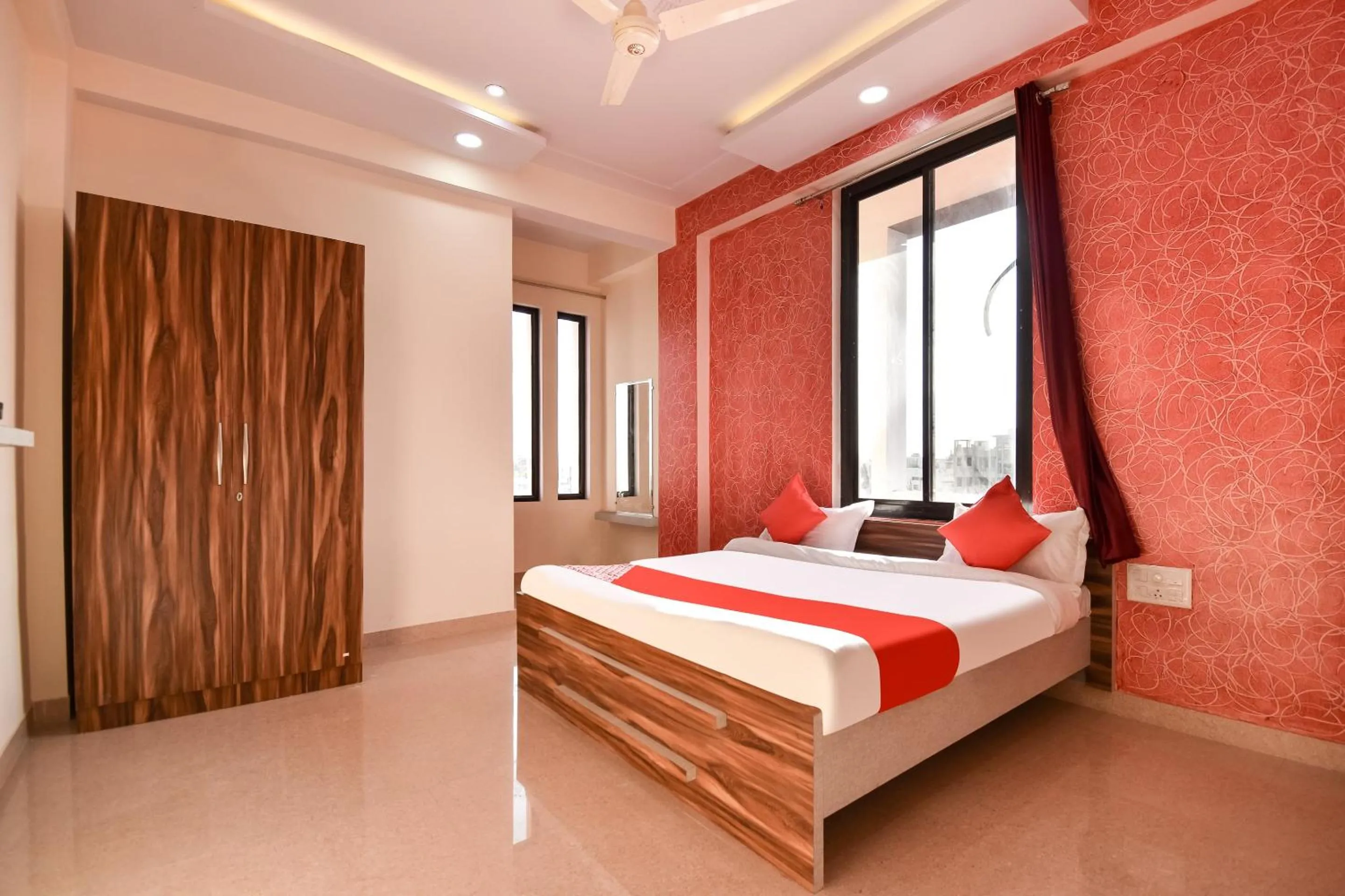 Bedroom in OYO 70183 Sai Kripa Lodging