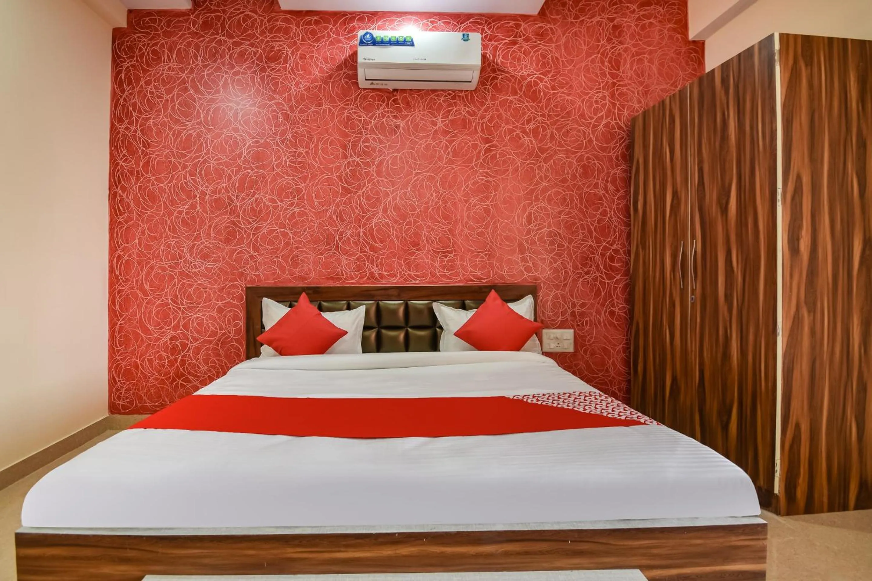 Bedroom in OYO 70183 Sai Kripa Lodging