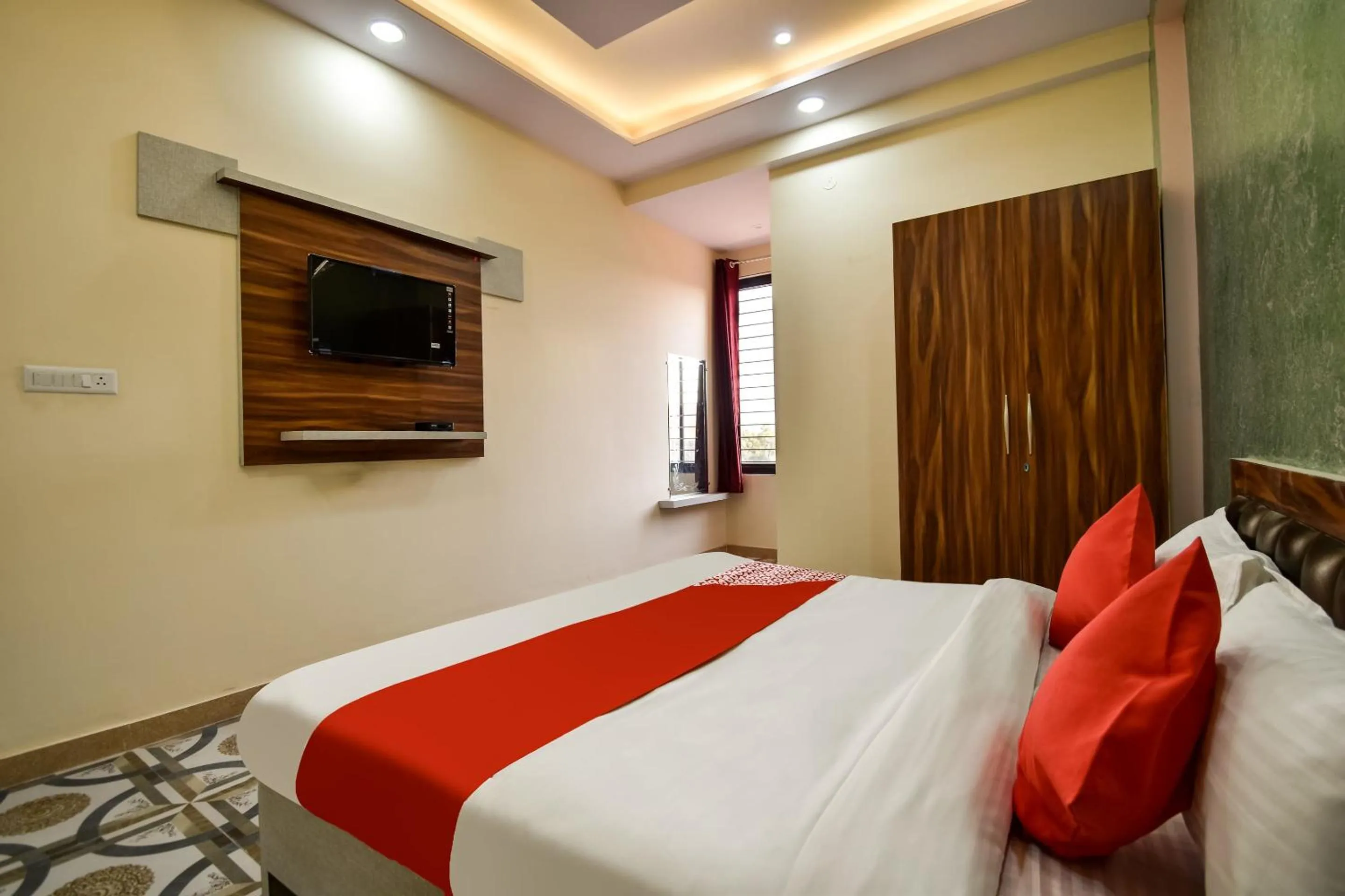 Bedroom in OYO 70183 Sai Kripa Lodging