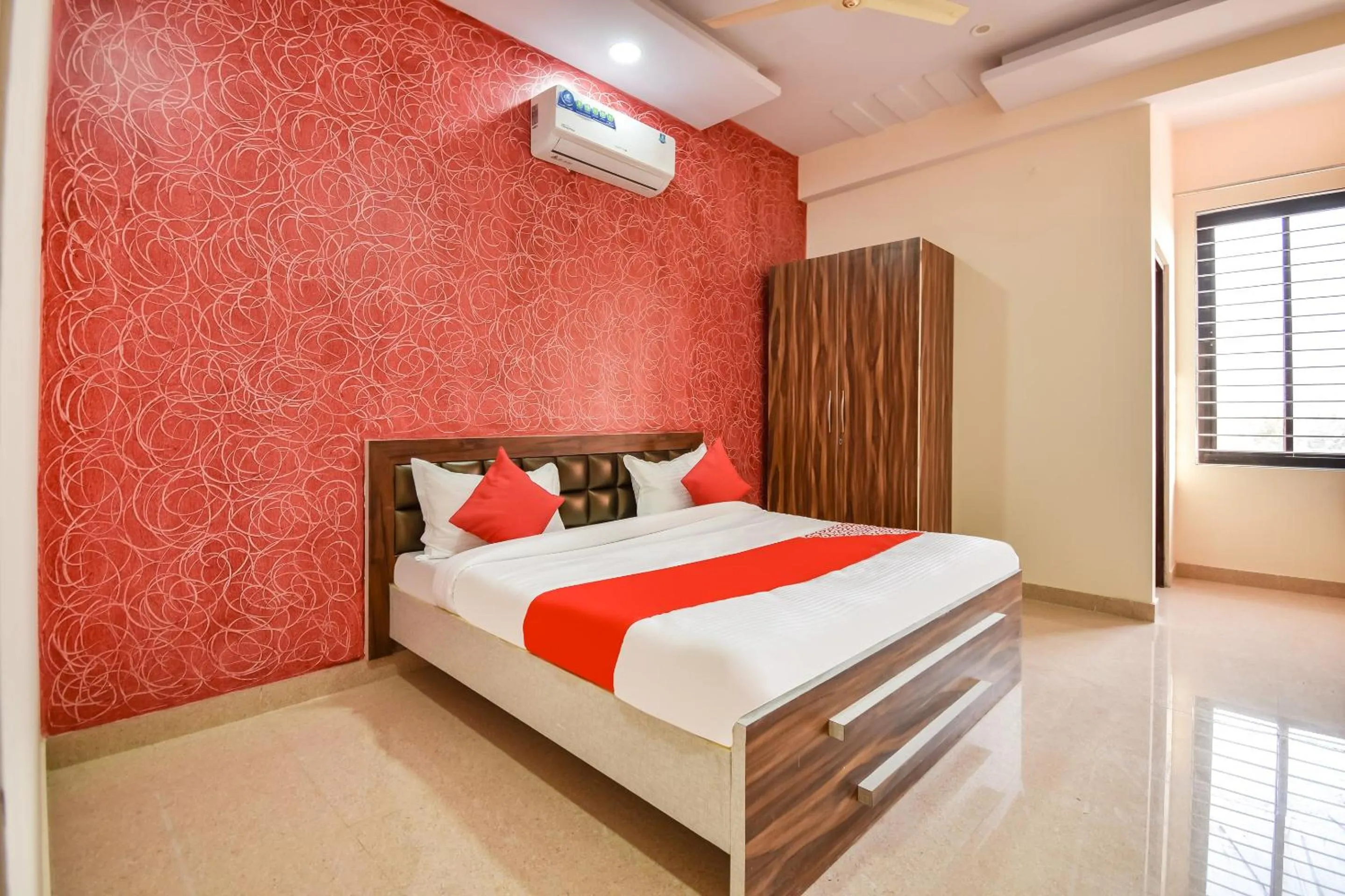 Bedroom in OYO 70183 Sai Kripa Lodging