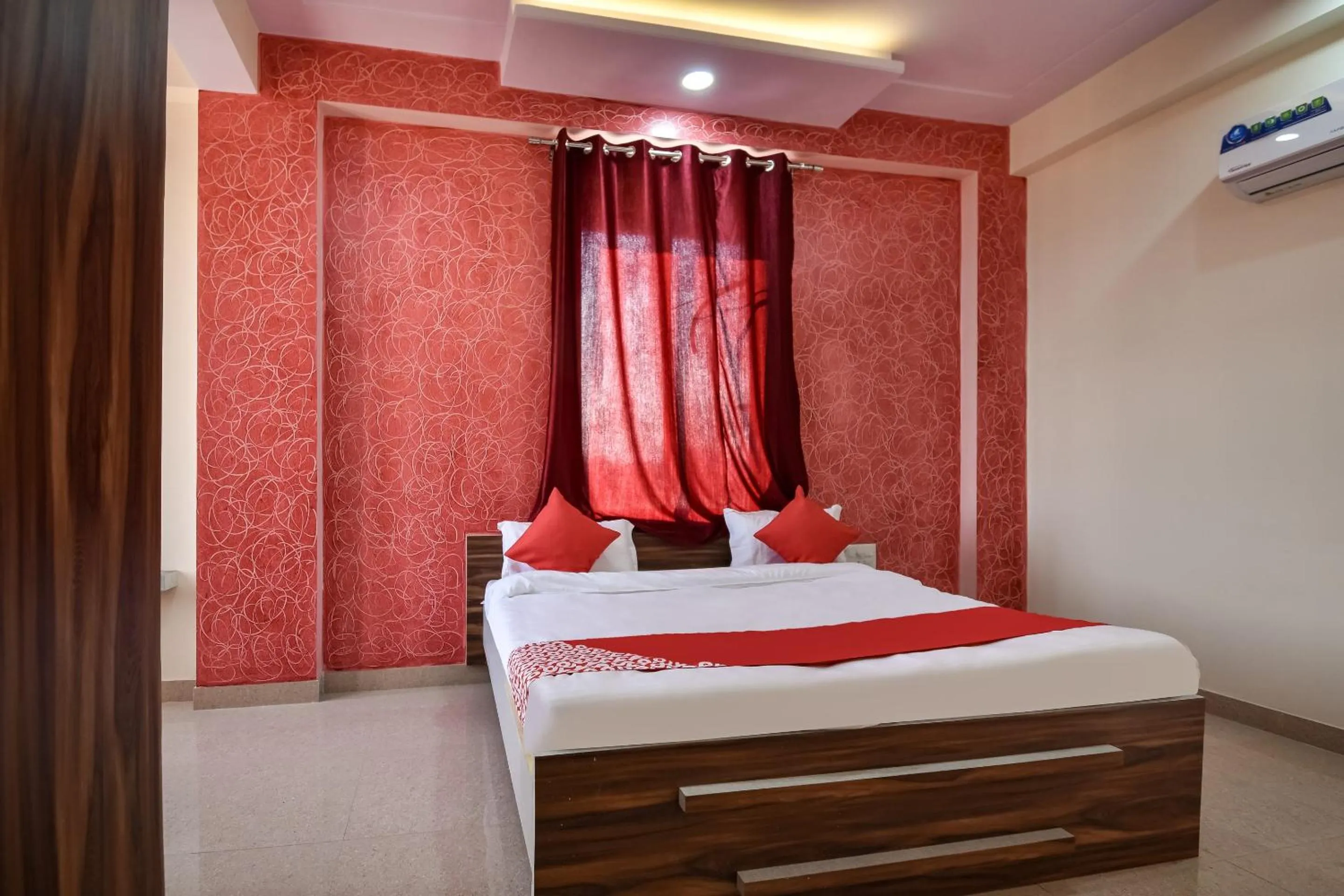 Bedroom in OYO 70183 Sai Kripa Lodging