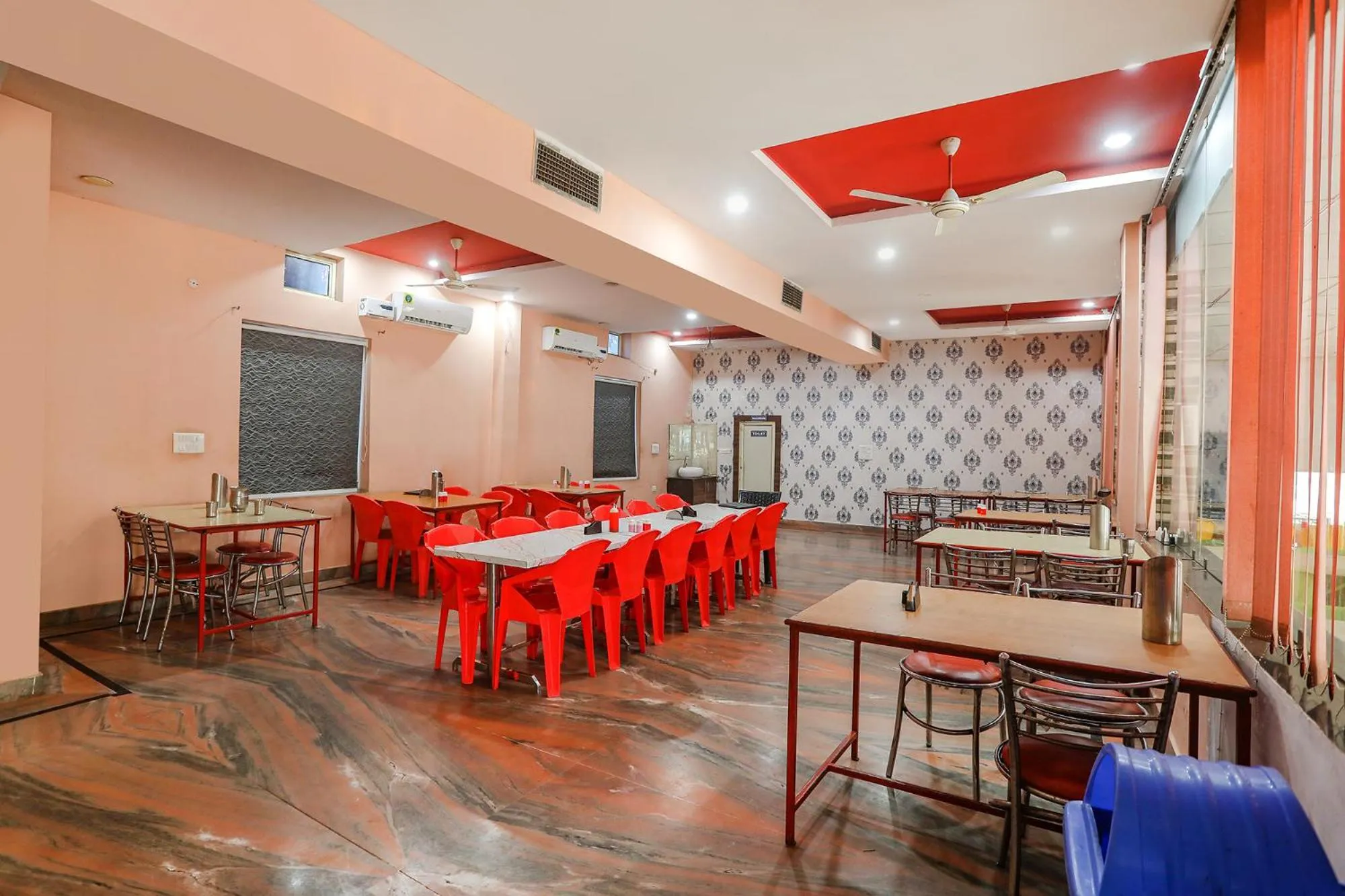 Restaurant/places to eat in TRPOTELS Prince Mama