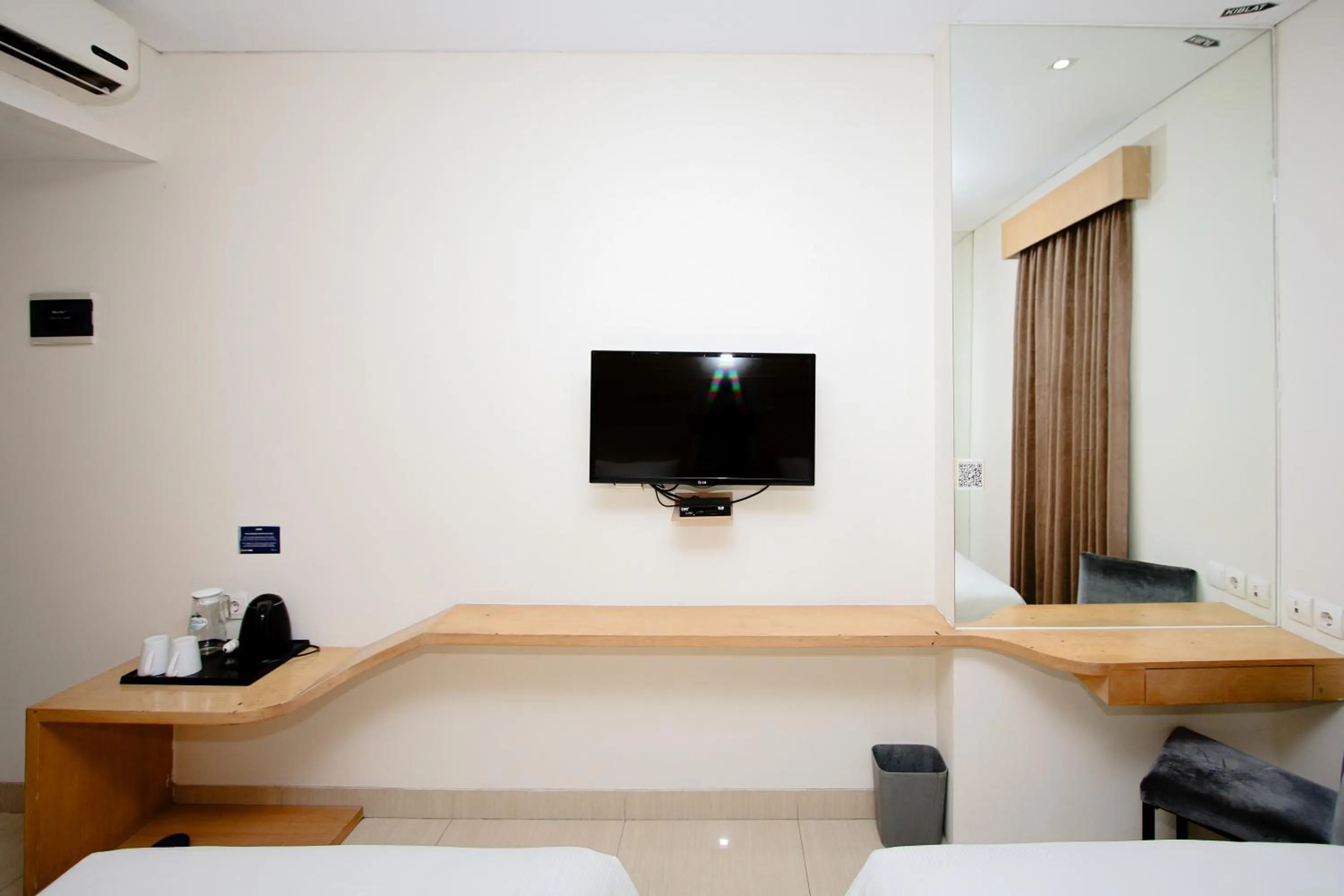 TV and multimedia in Zodiak Asia Afrika by KAGUM Hotels