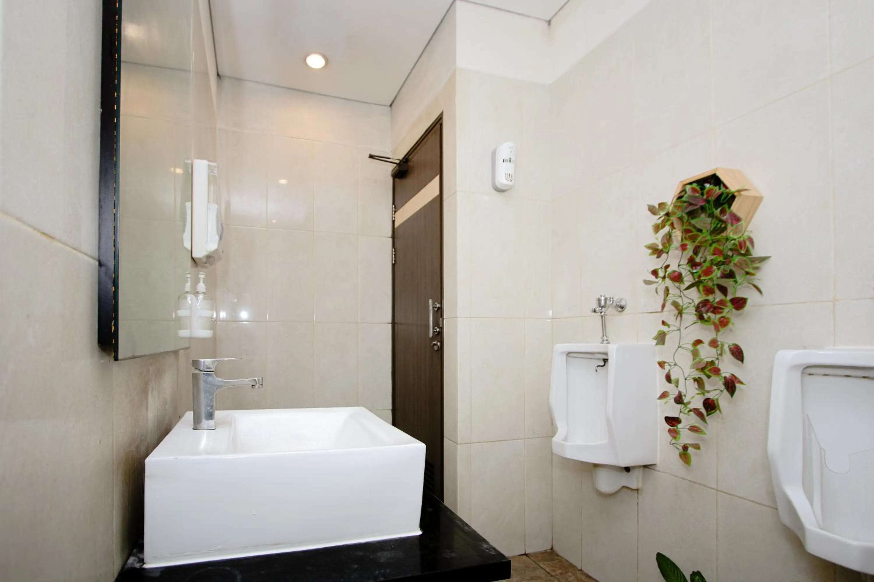 Toilet in Zodiak Asia Afrika by KAGUM Hotels