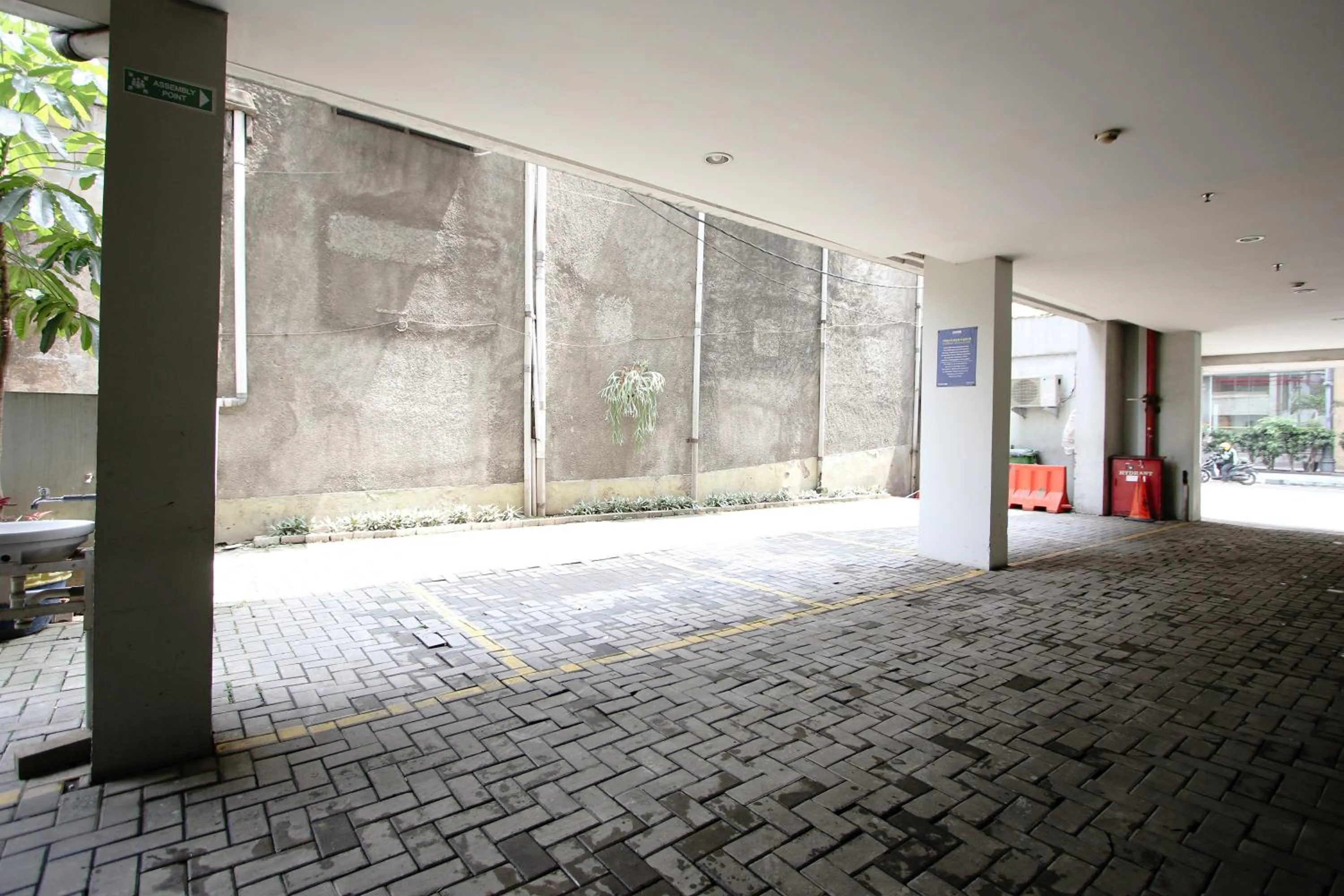 Parking in Zodiak Asia Afrika by KAGUM Hotels