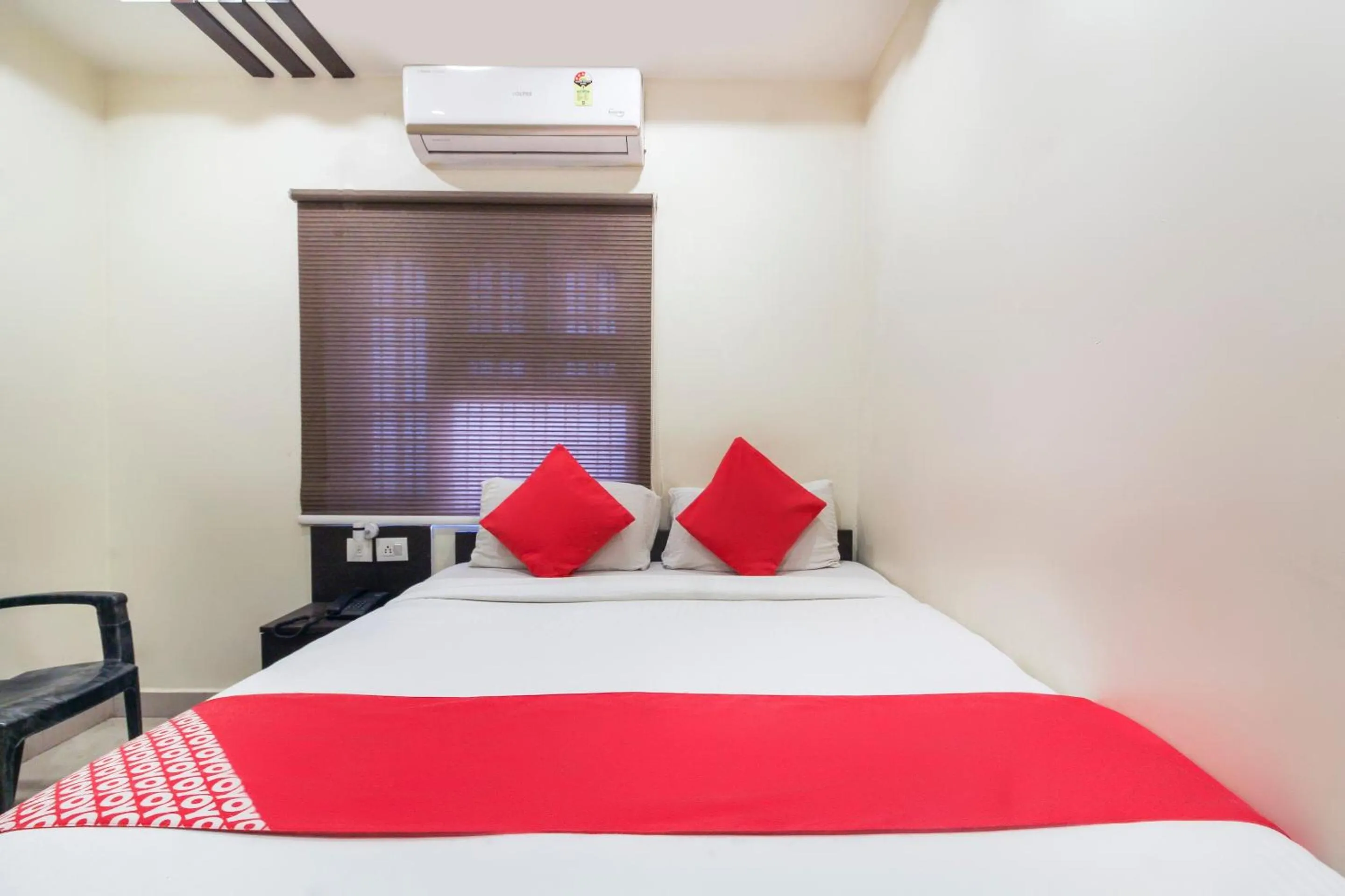 Bedroom, Bed in Hotel O Sri Harsha Residency Near JNTU Metro