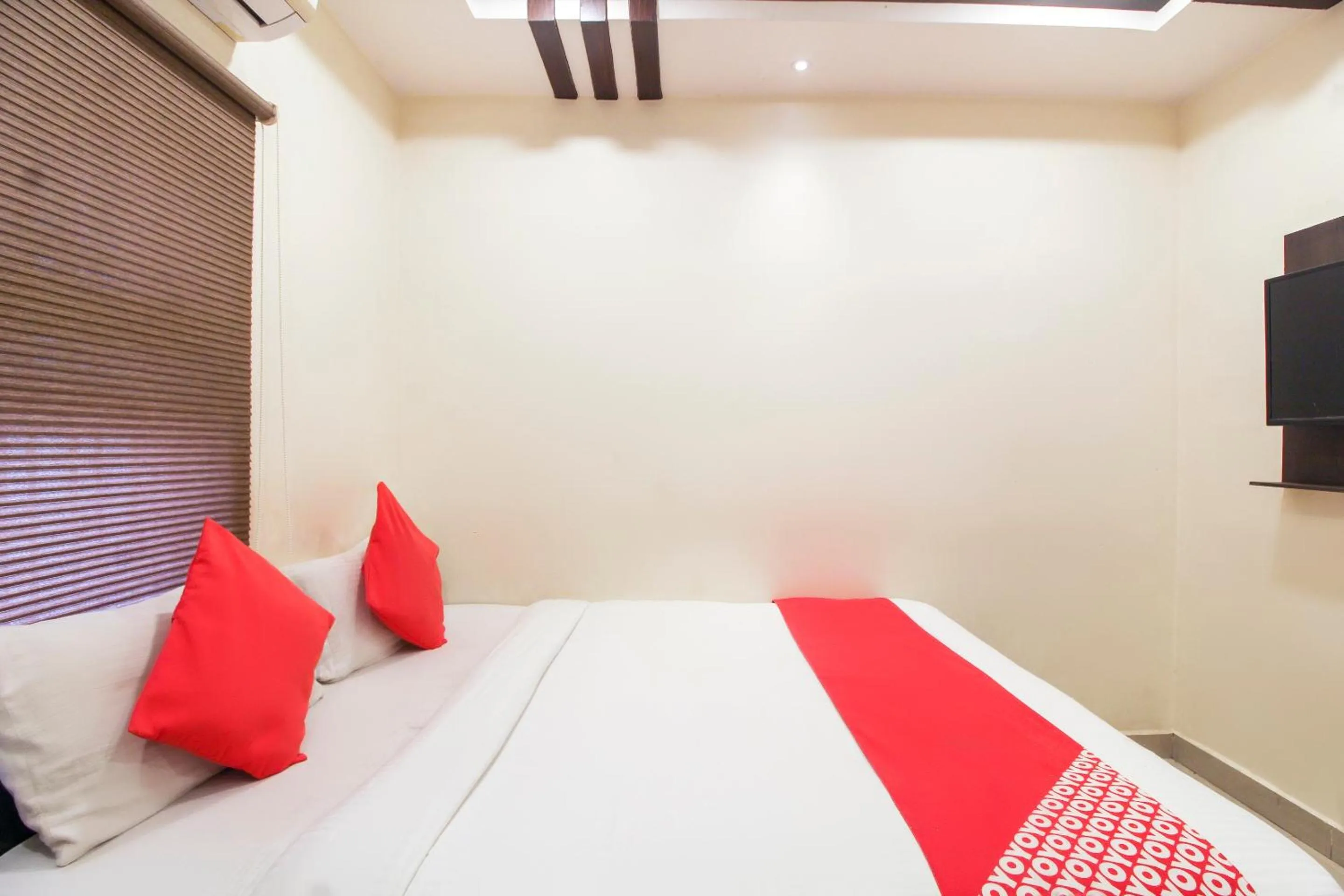 Bedroom, Bed in Hotel O Sri Harsha Residency Near JNTU Metro