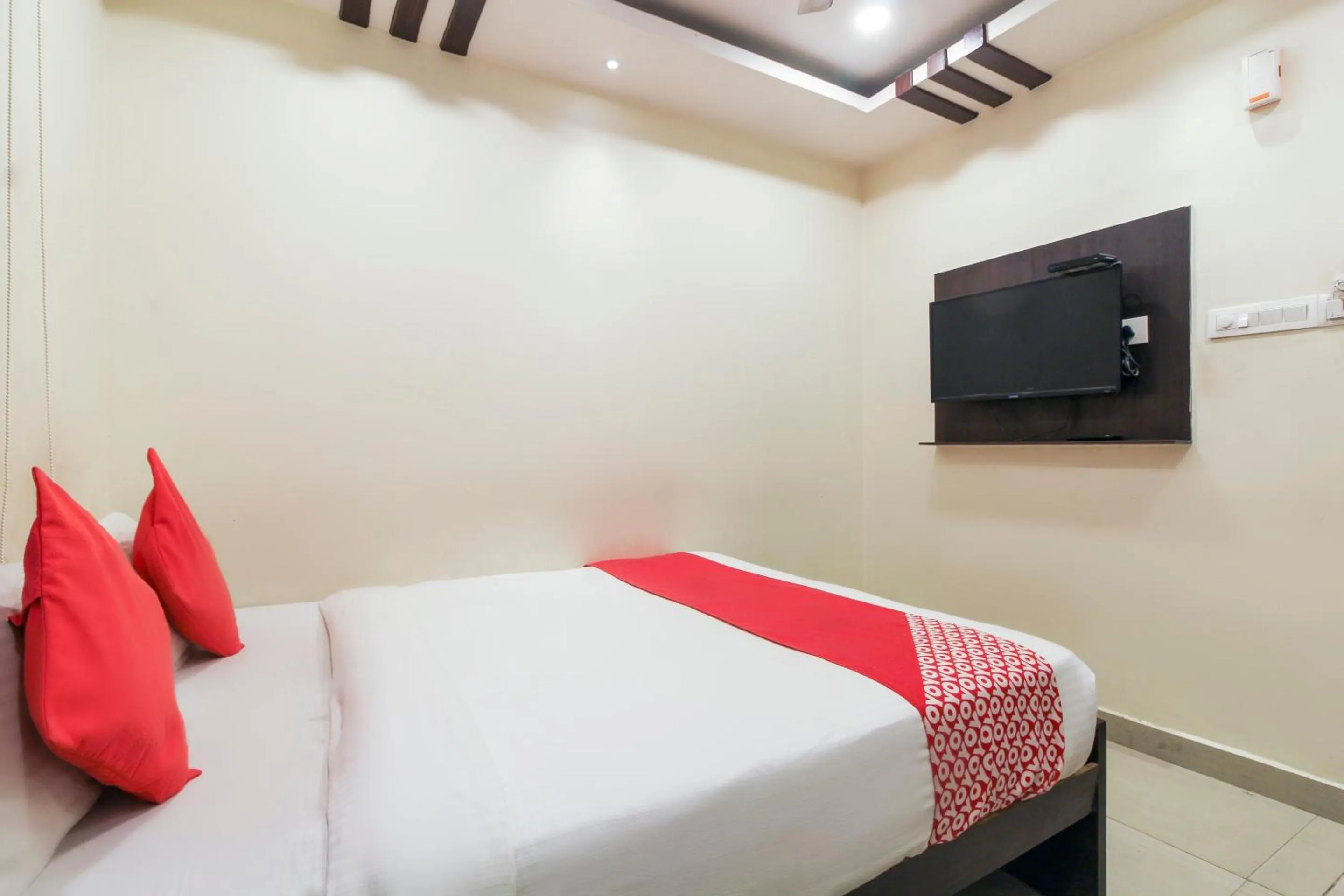 Bedroom, Bed in Hotel O Sri Harsha Residency Near JNTU Metro