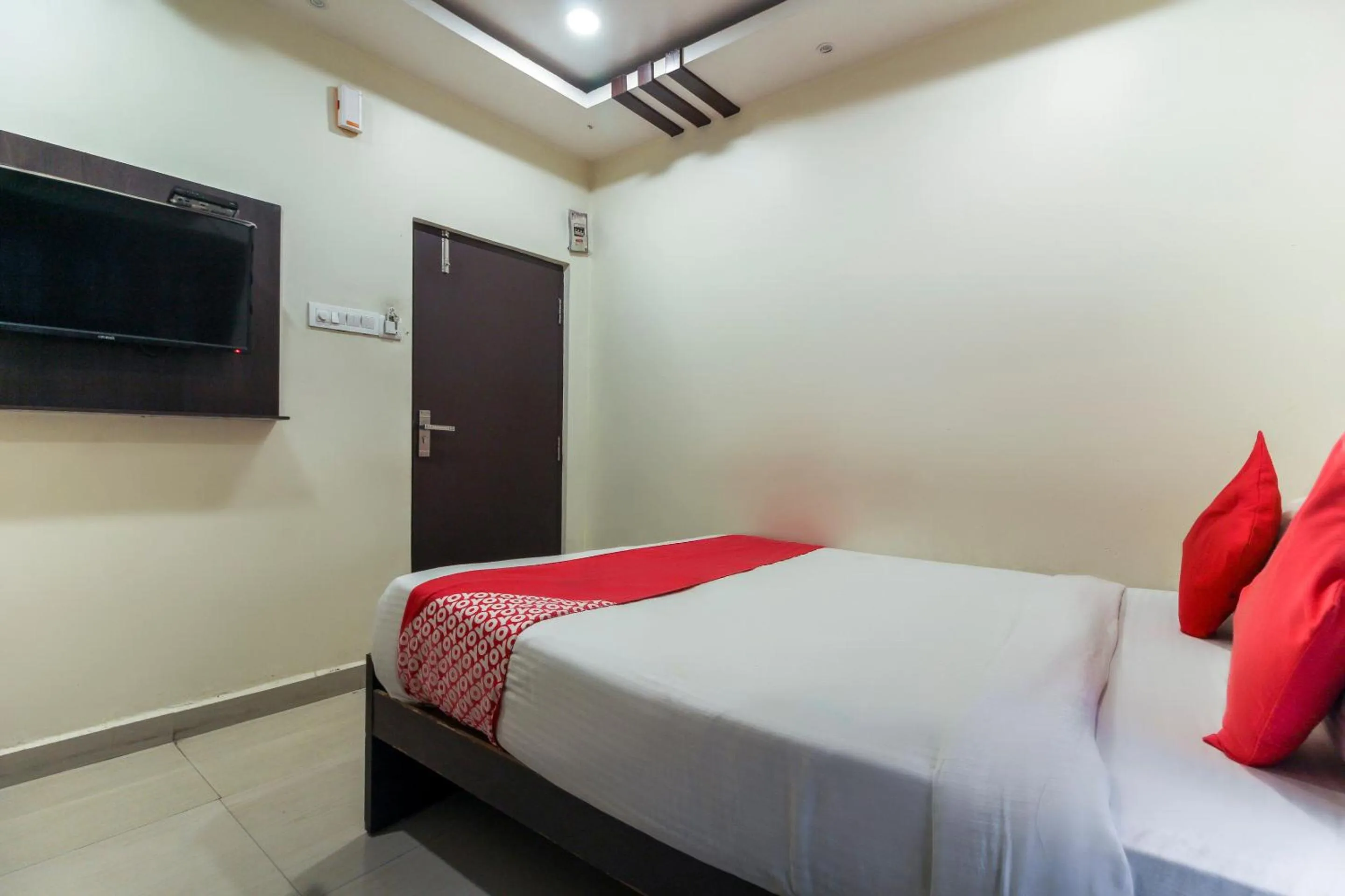 Bedroom, Bed in Hotel O Sri Harsha Residency Near JNTU Metro